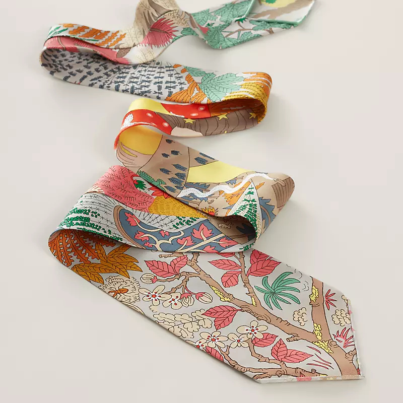 Hermès 全新🆕 100%絲 Dans les Bras de Selene圖案 Tie