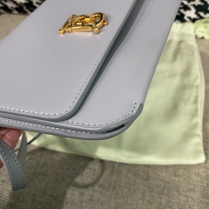 ［預訂貨品］Burberry純色全皮相機色