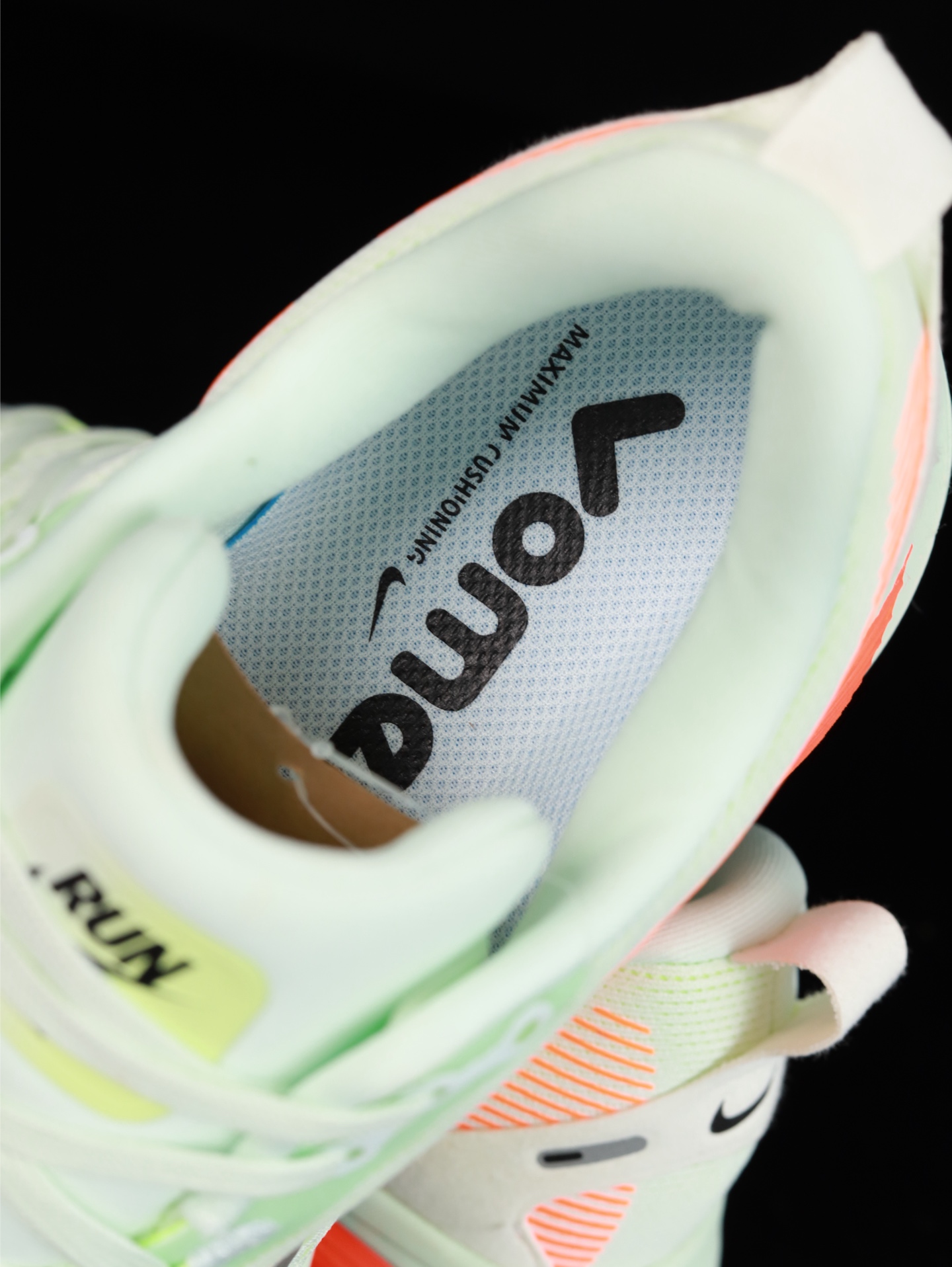 Nike Vomero 18 HM6803-300