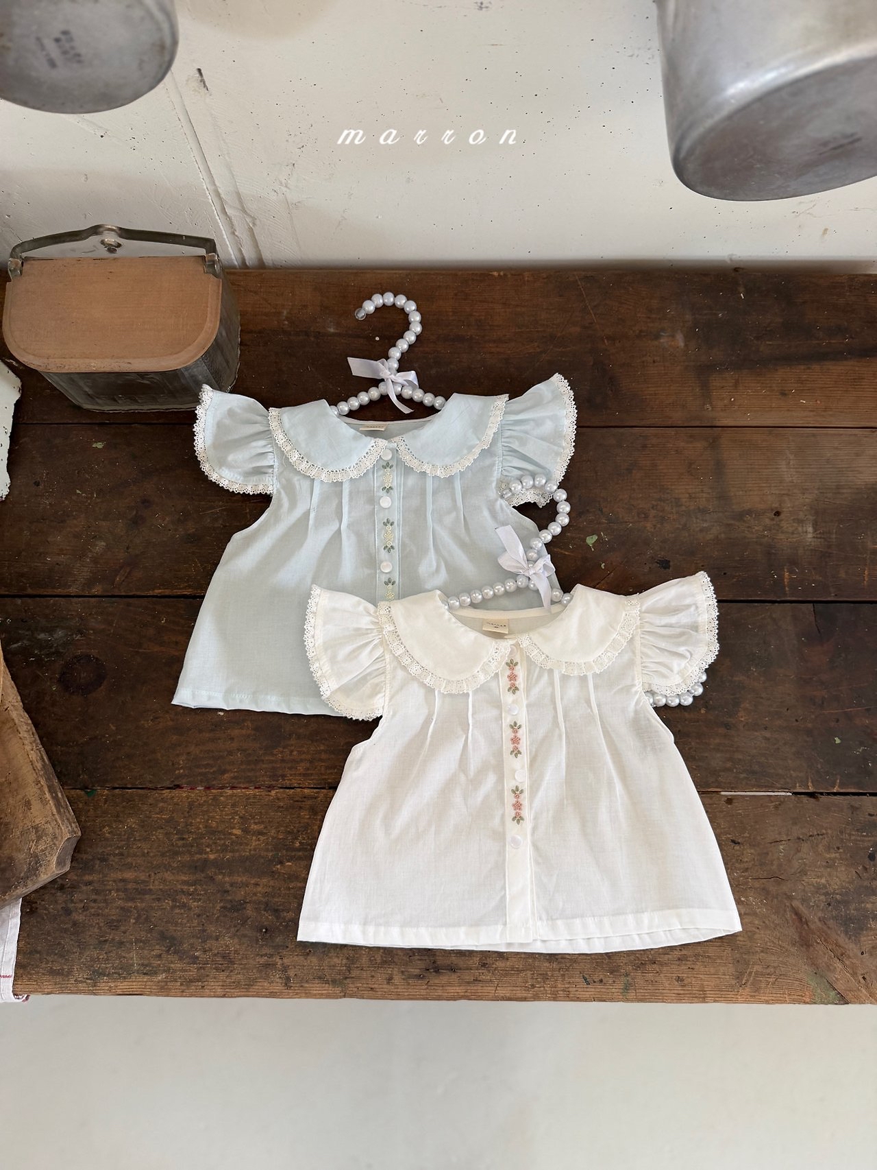 ☀️預訂 韓國直送☀️🇰🇷Marron兩色花卉刺繡蕾絲花邊短袖上衣