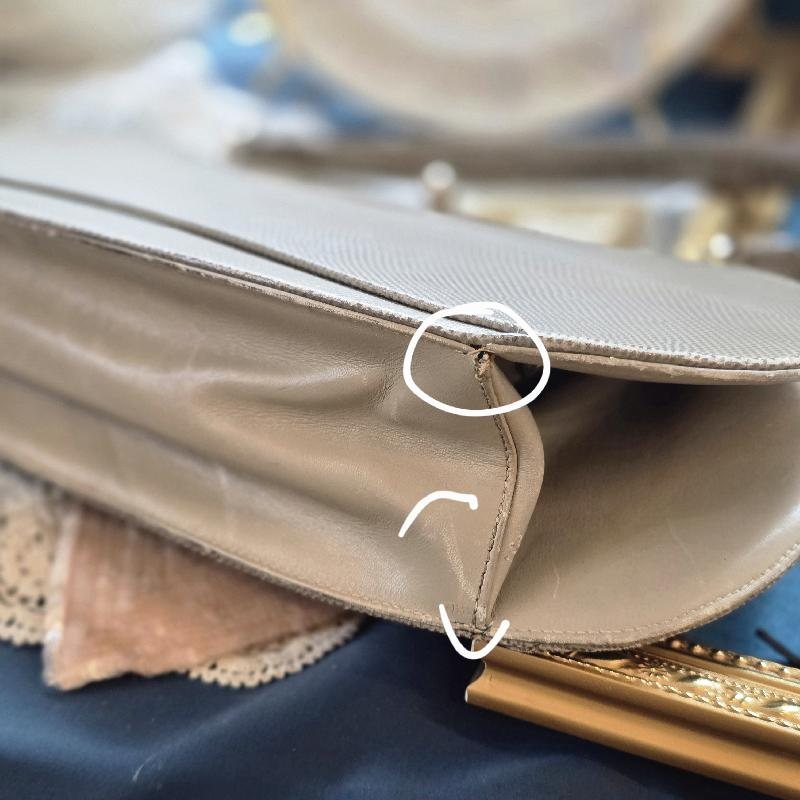 **Damaged Vintage 1950-60s CORET Taupe Colour Oval Shape Structural Handbag -Fair Condition (MT744)