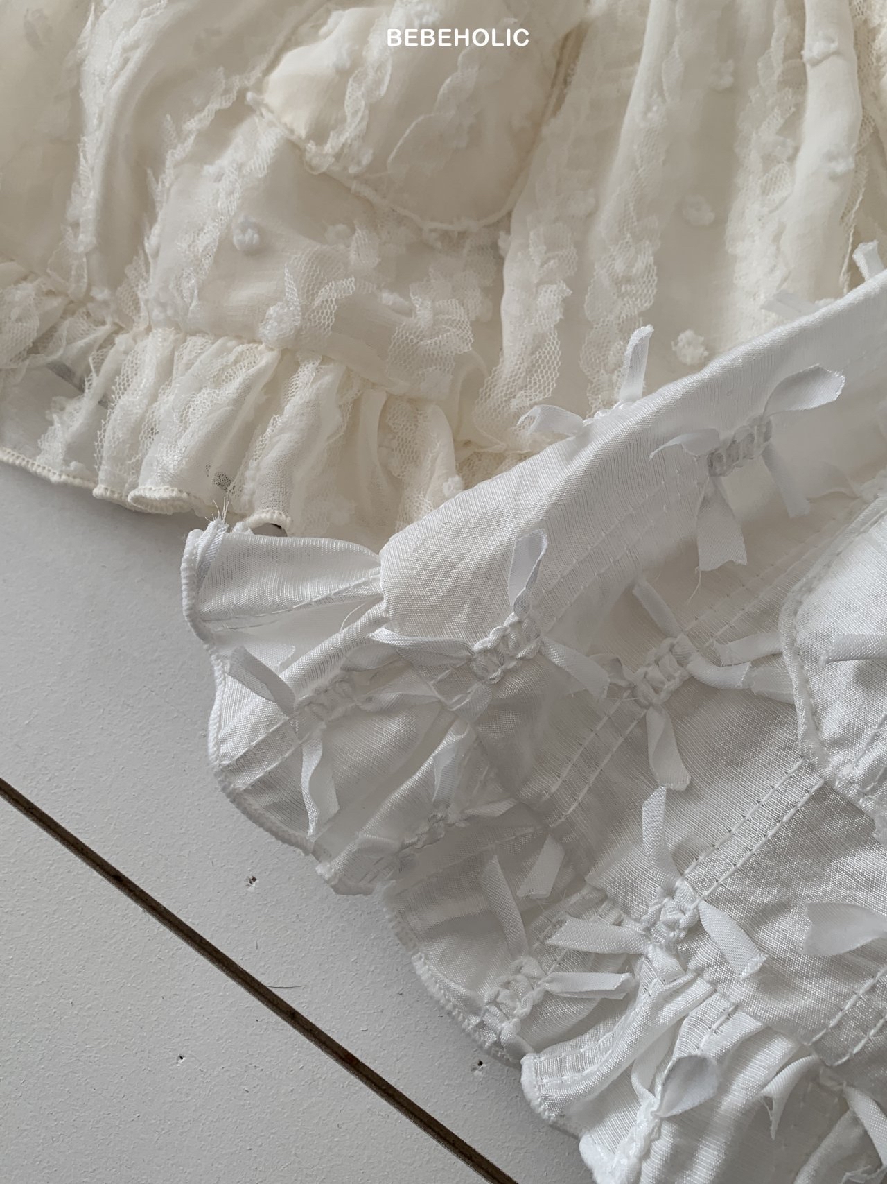 🌸預訂 韓國直送🌸🇰🇷BEBEHOLIC兩色法式絲帶蕾絲半身裙