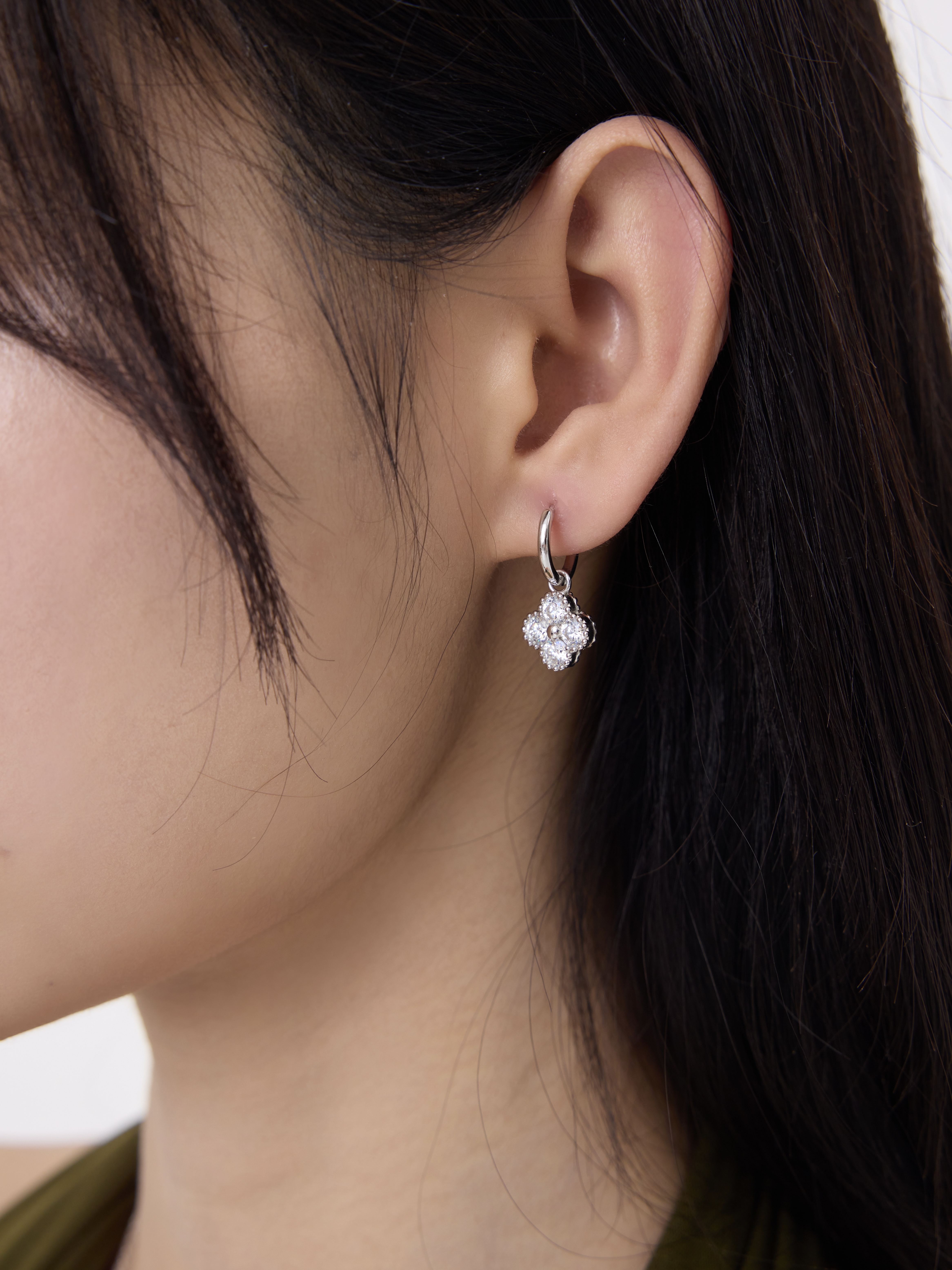 四葉草莫桑石耳圈 Lara Lucky Clover Mossianite Hoop Earring