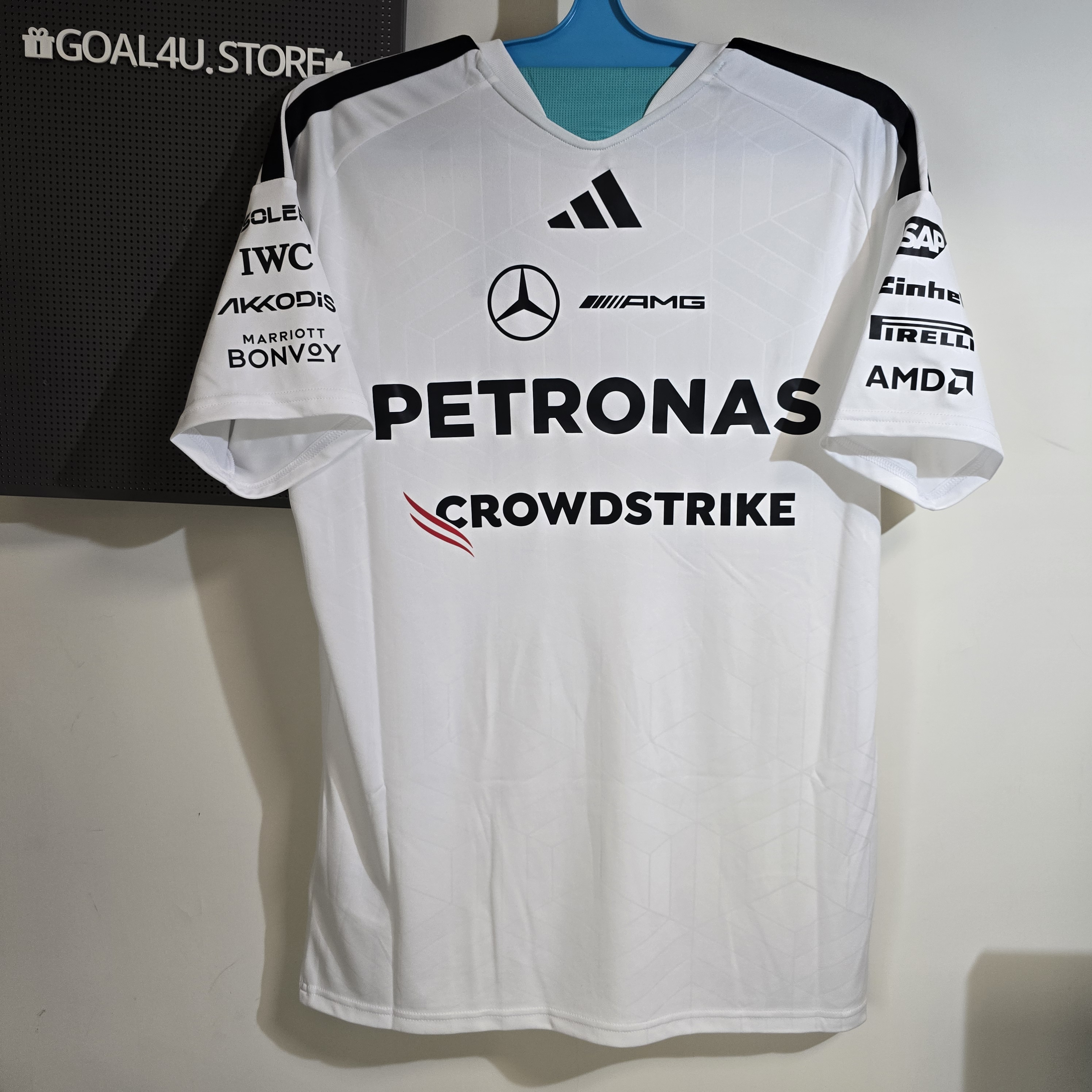 #部分碼現貨 Adidas F1 Mercedes Benz 平治車隊 2026 白色車手短袖隊服 KF0160