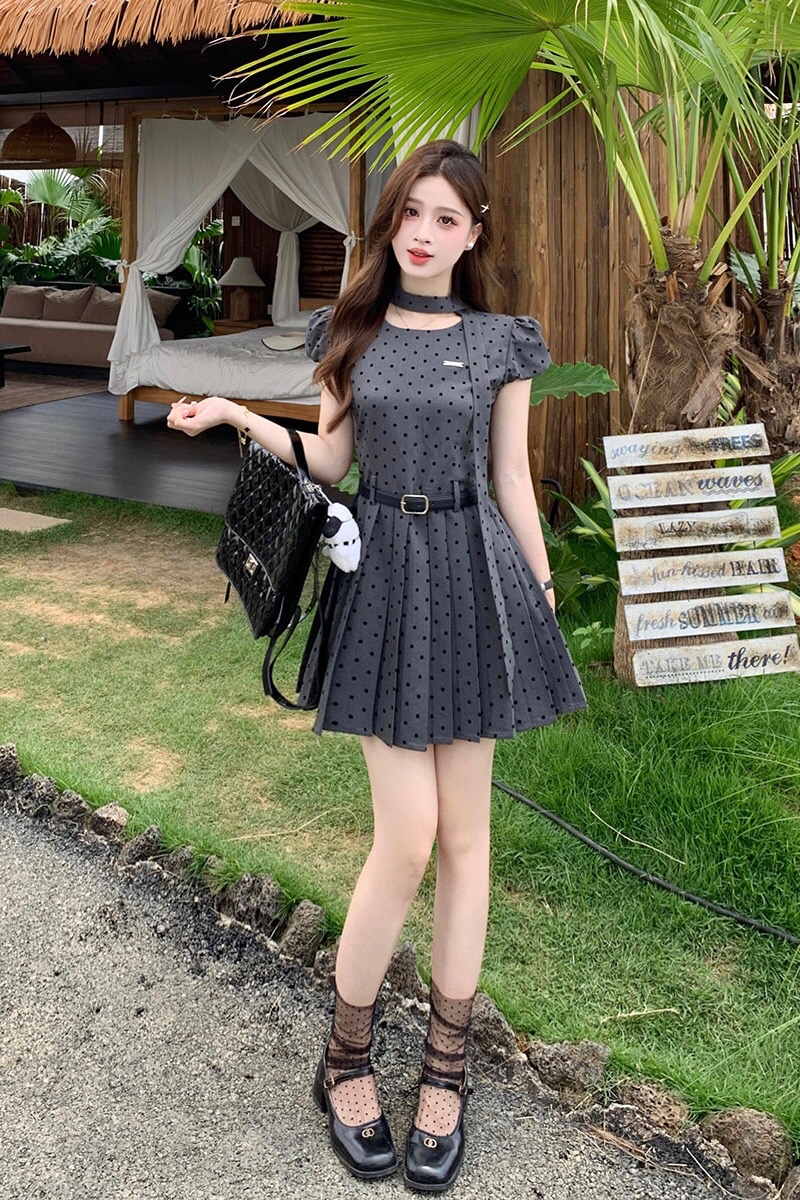 B278(3237) MIU系千金风领边系带蝴蝶结波点下摆百褶灰连身裙 