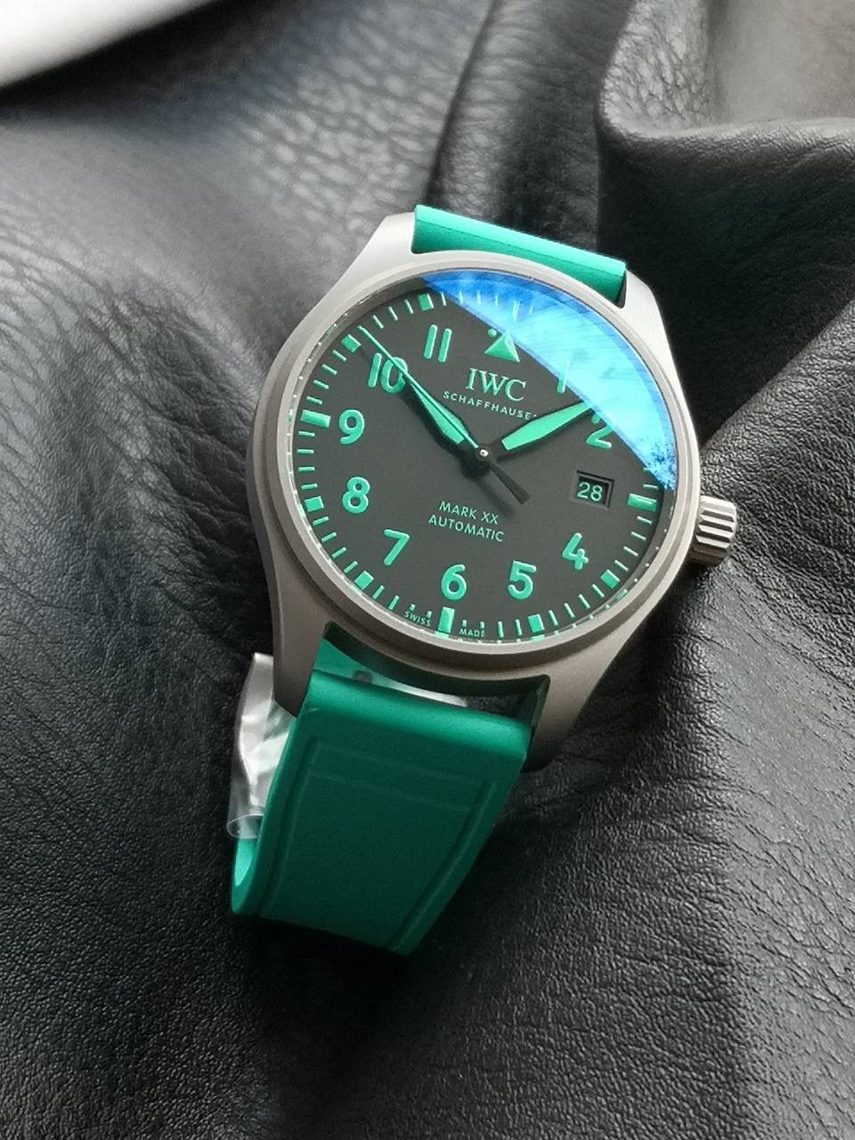 IWC 万国表 Mark XX 飞行员腕表 蒂芙尼蓝橡胶表带