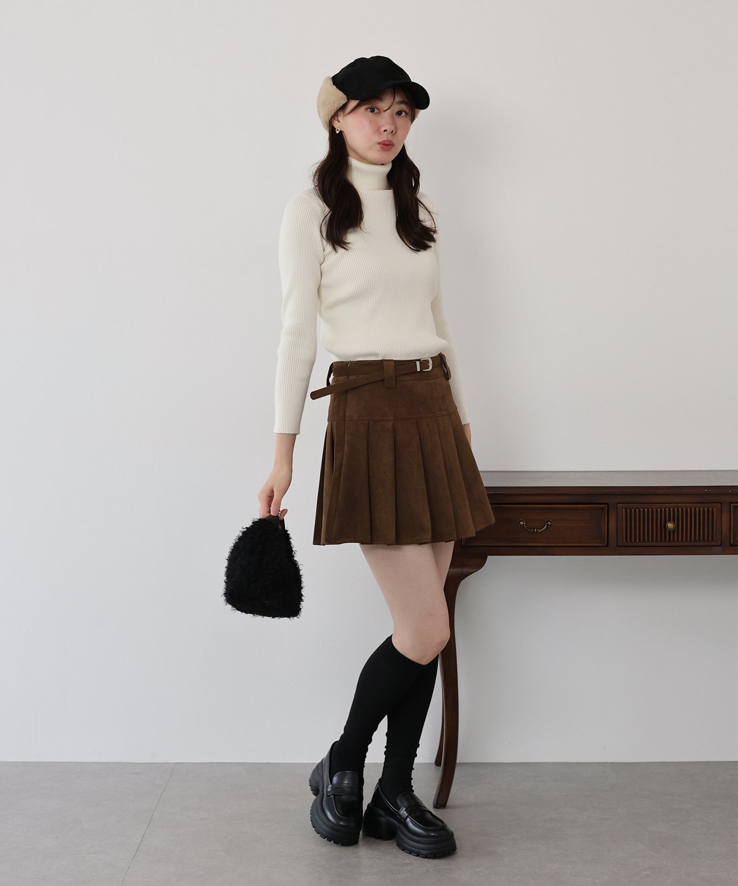 <限量現貨><JP> 麂皮質感褶皺短裙褲 (附 belt) * 2色入 