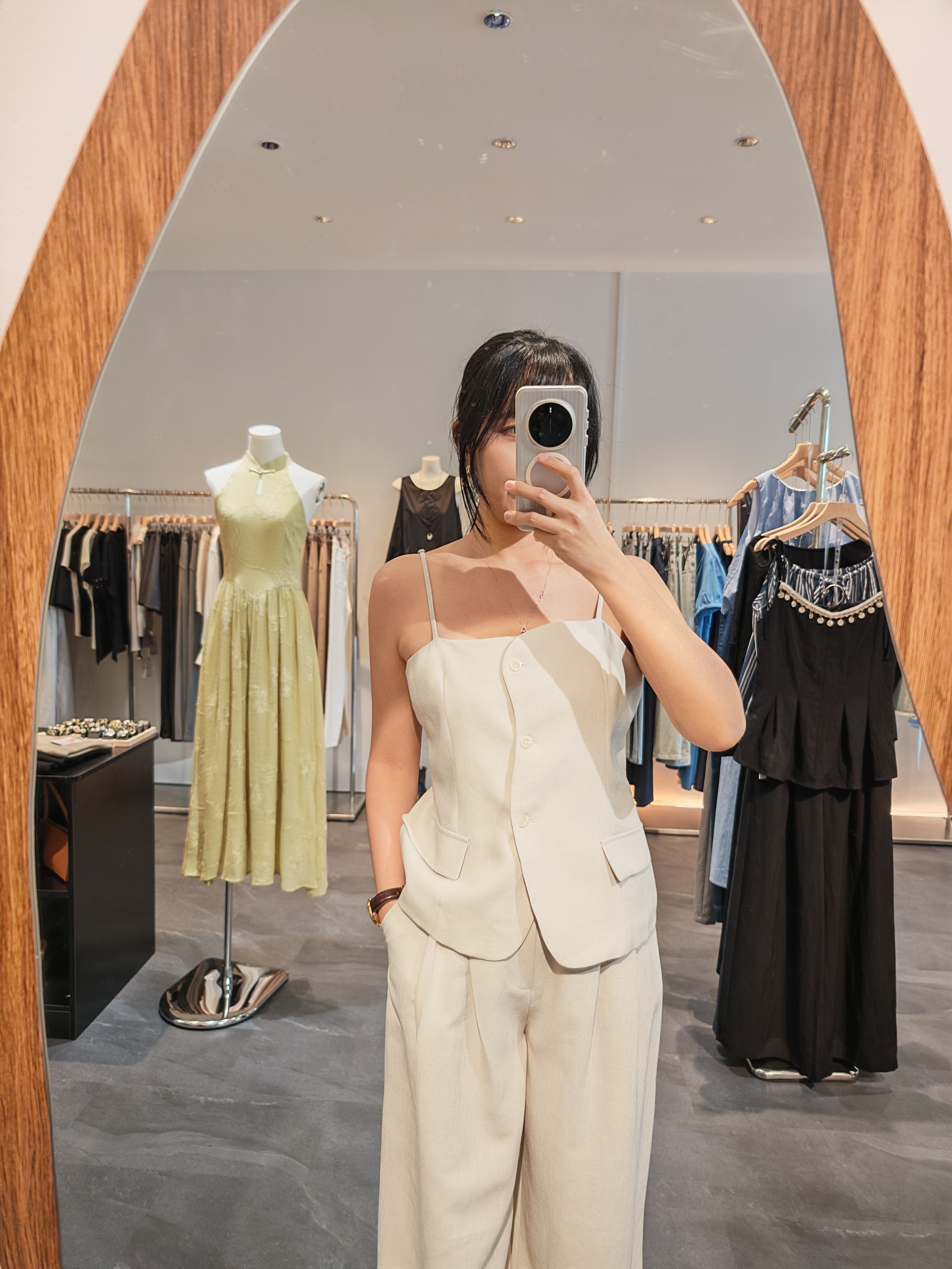 杏色吊带马甲+长裤套装