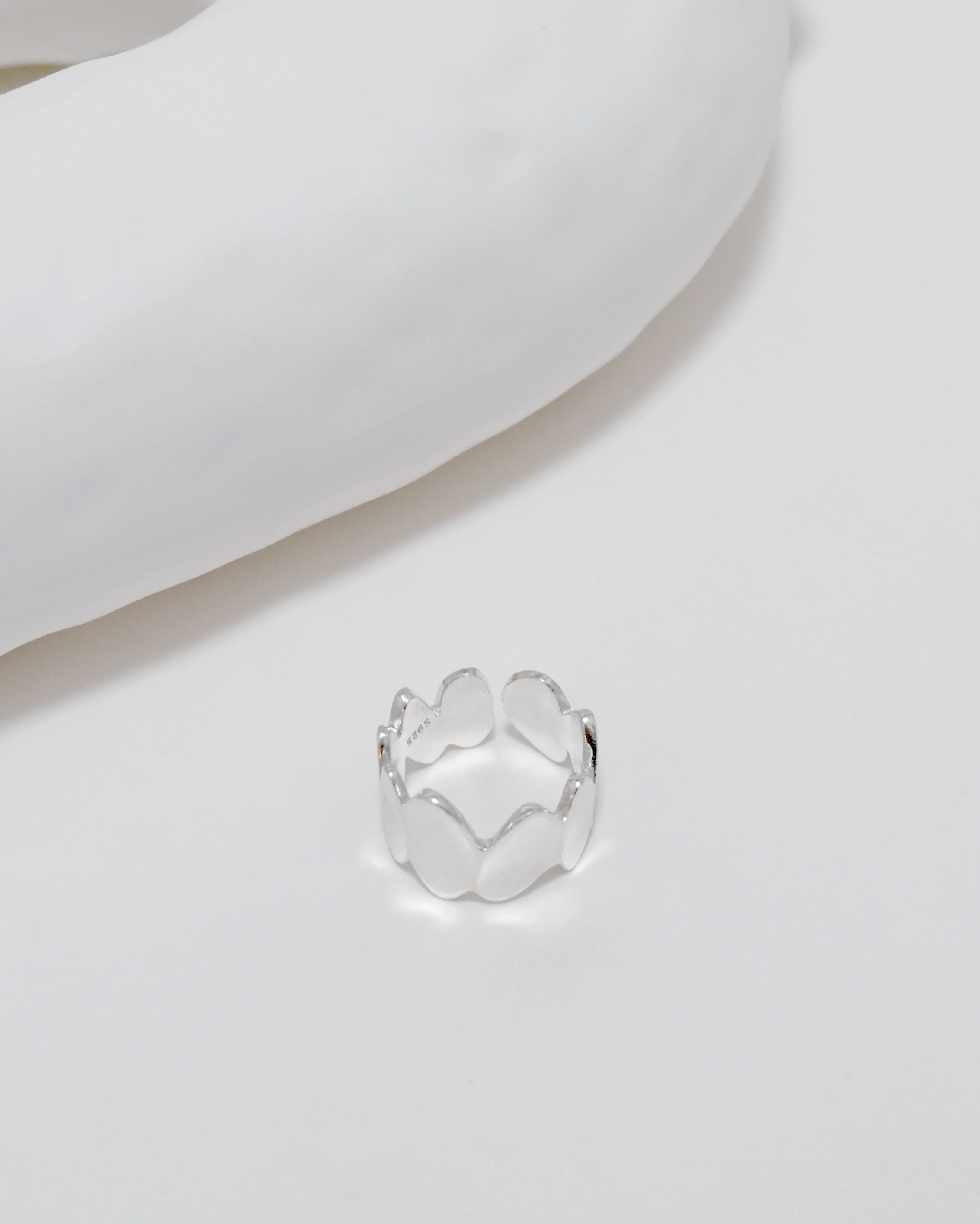 Eggshell Curve Ring 