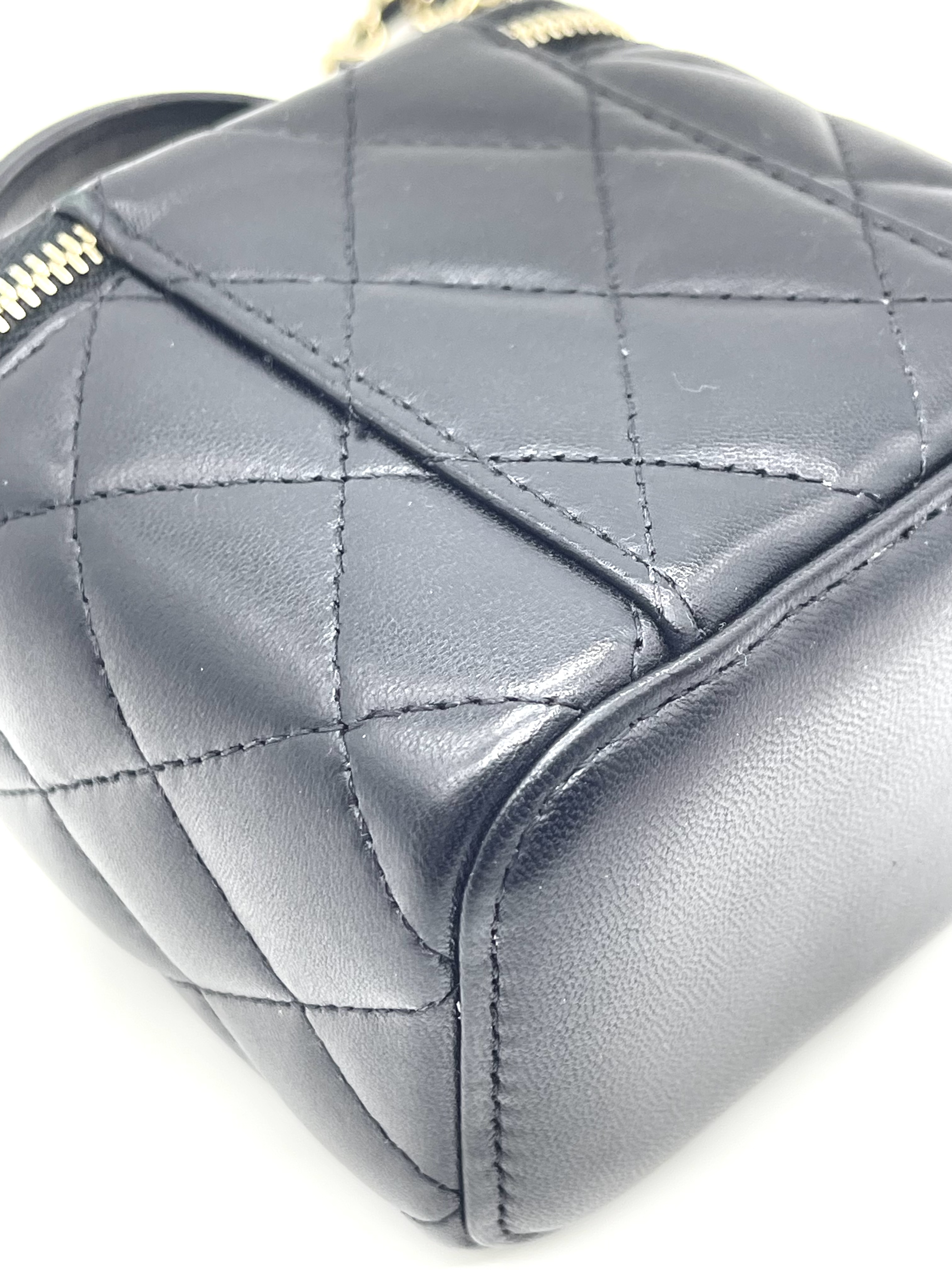 Pre-owned Chanel Classic Top Handle Vanity Case With Chain / Product Code: 26040102