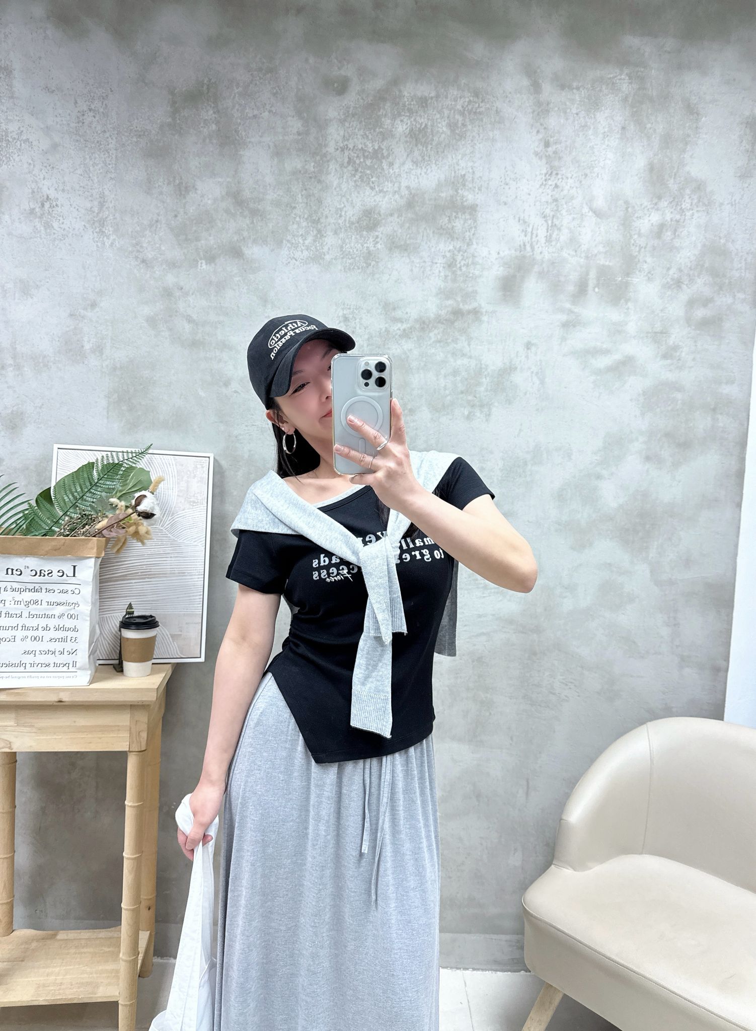 B05 拼色領斜腳英文字Top