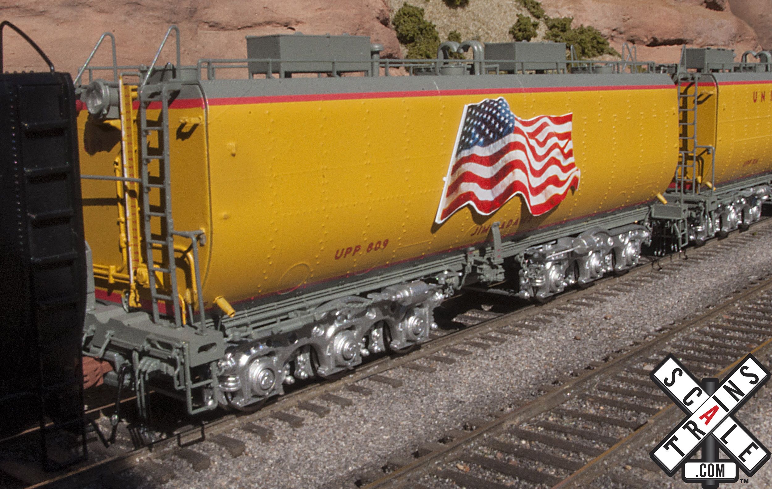 Union Pacific HO Water Tender set w/flag Scaletrains SXT30019