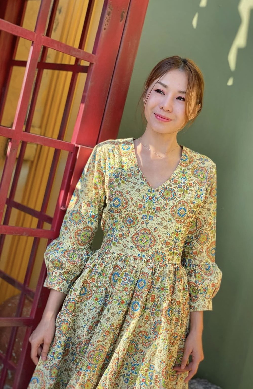 泰國名牌CHEVA - 粉黃色燙金印花連腰帶長版連身裙