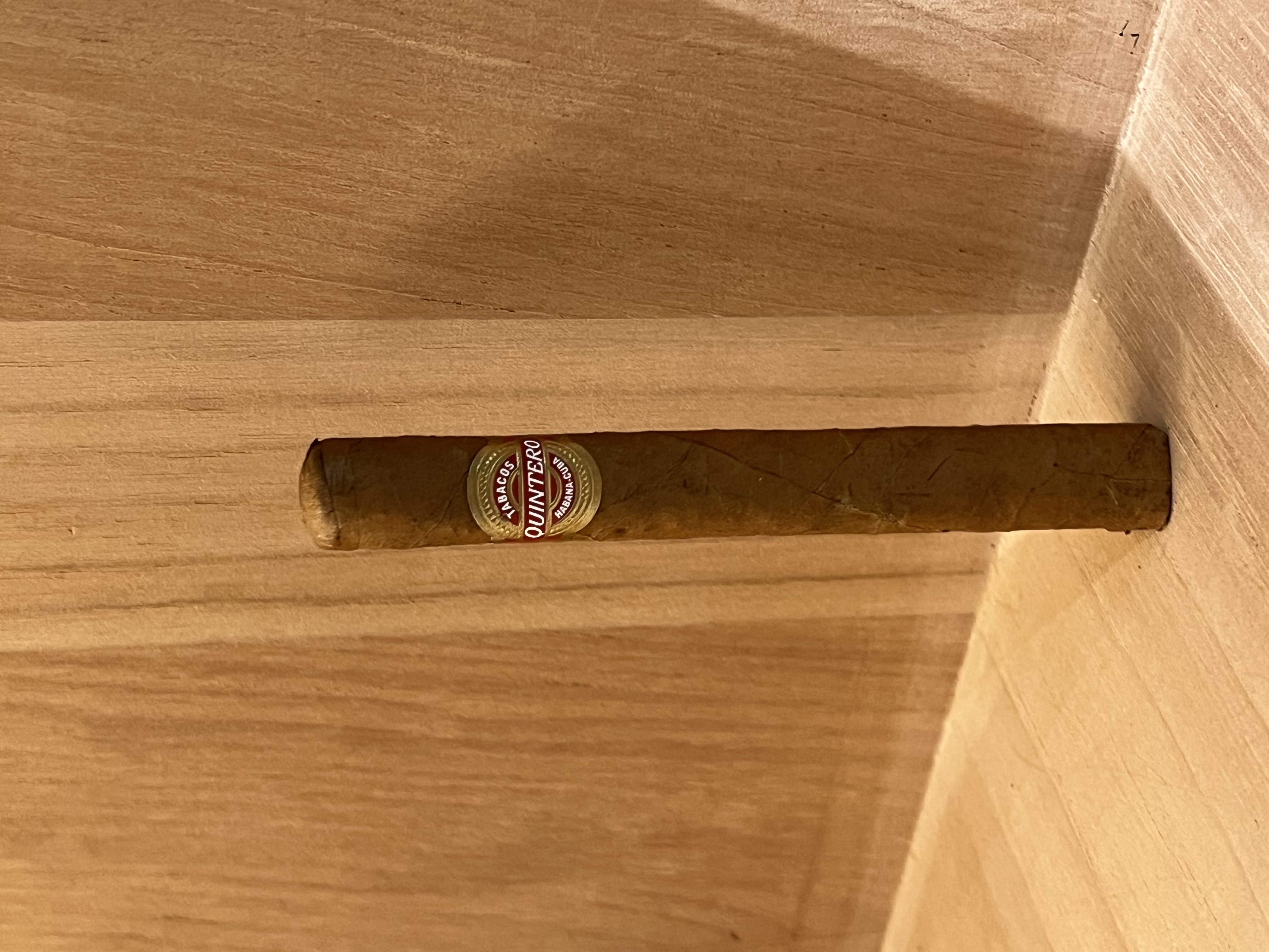 Quintero金特羅 Londres Extra特級倫敦 （25支）