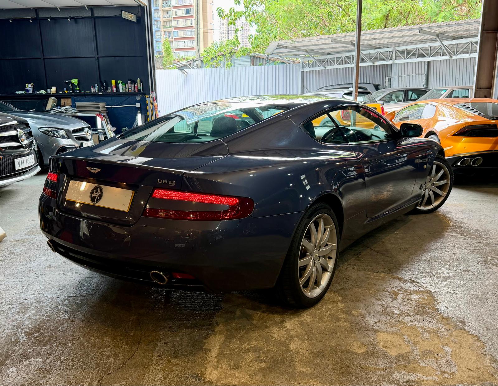 Aston Martin DB9 2004
