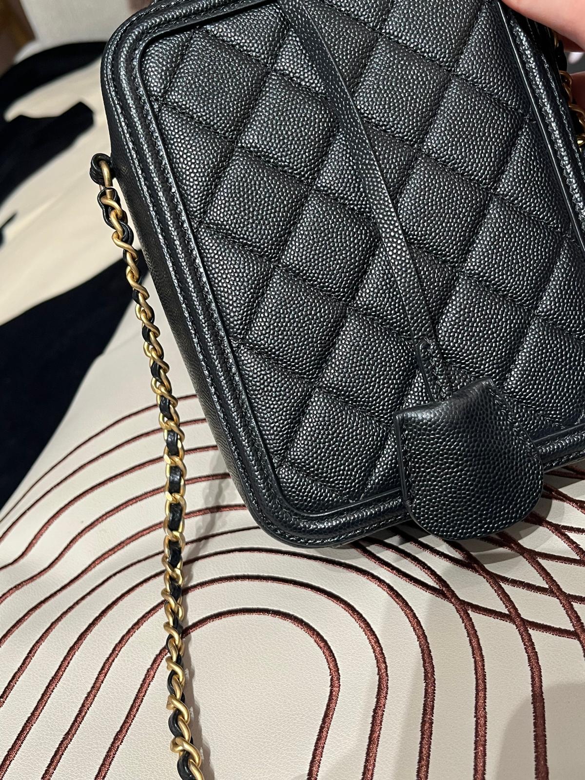 Chanel Vertical cc filigree vanity with chain 黑色牛皮金鏈 100%Authentic ,98%new ✅香港專門店收據 ✅CARD✅dust bag 