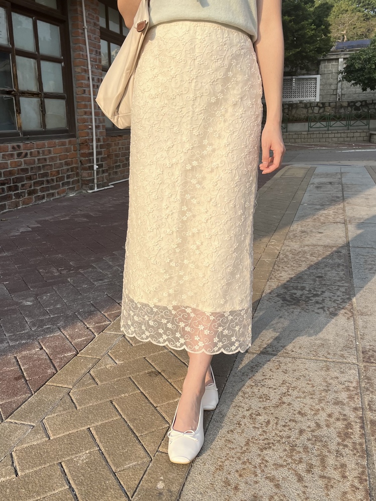 Blossom Embroidery Skirt (Cream)