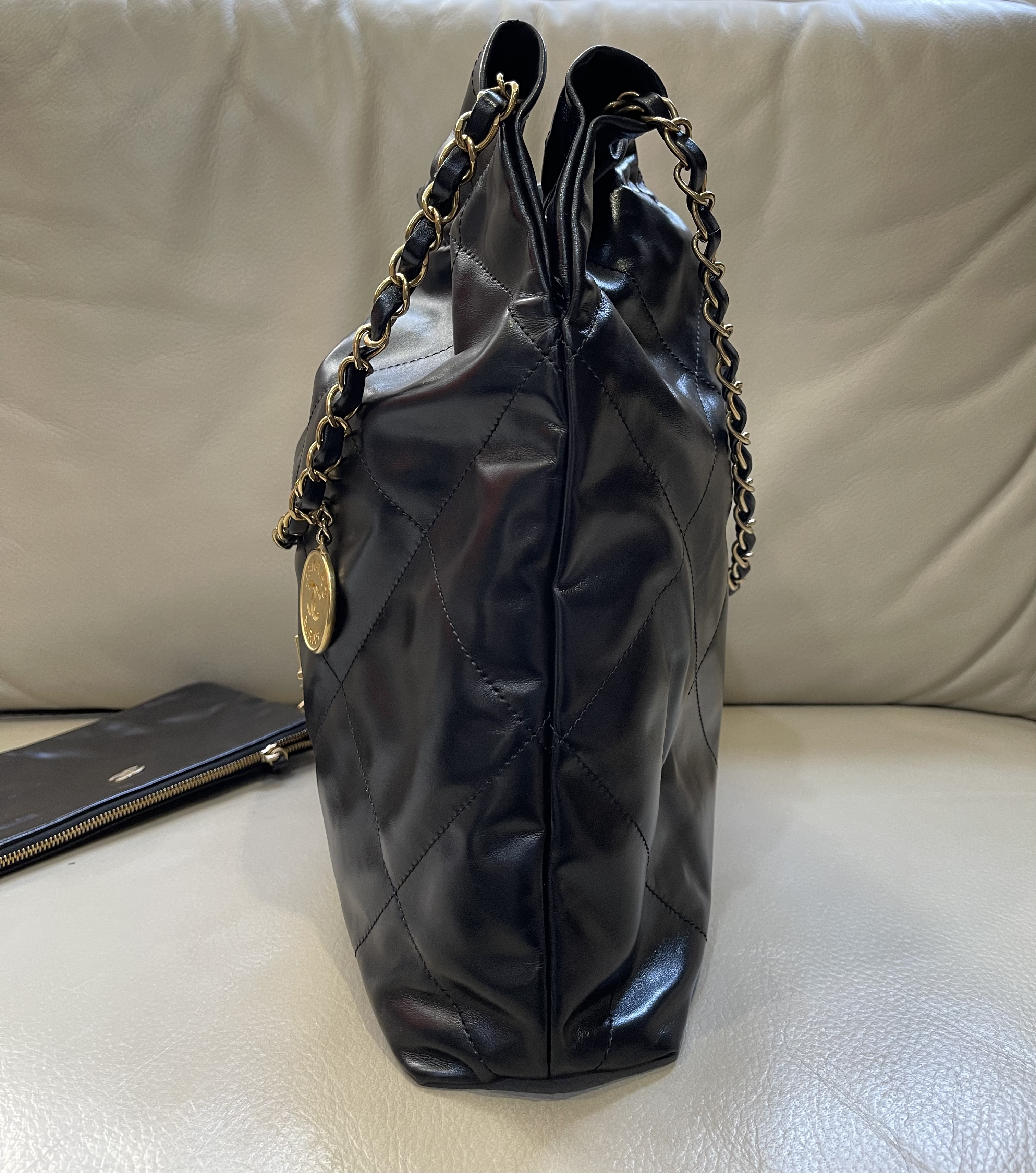 Pre-owned Chanel 22 bag / Product Code: 26031413