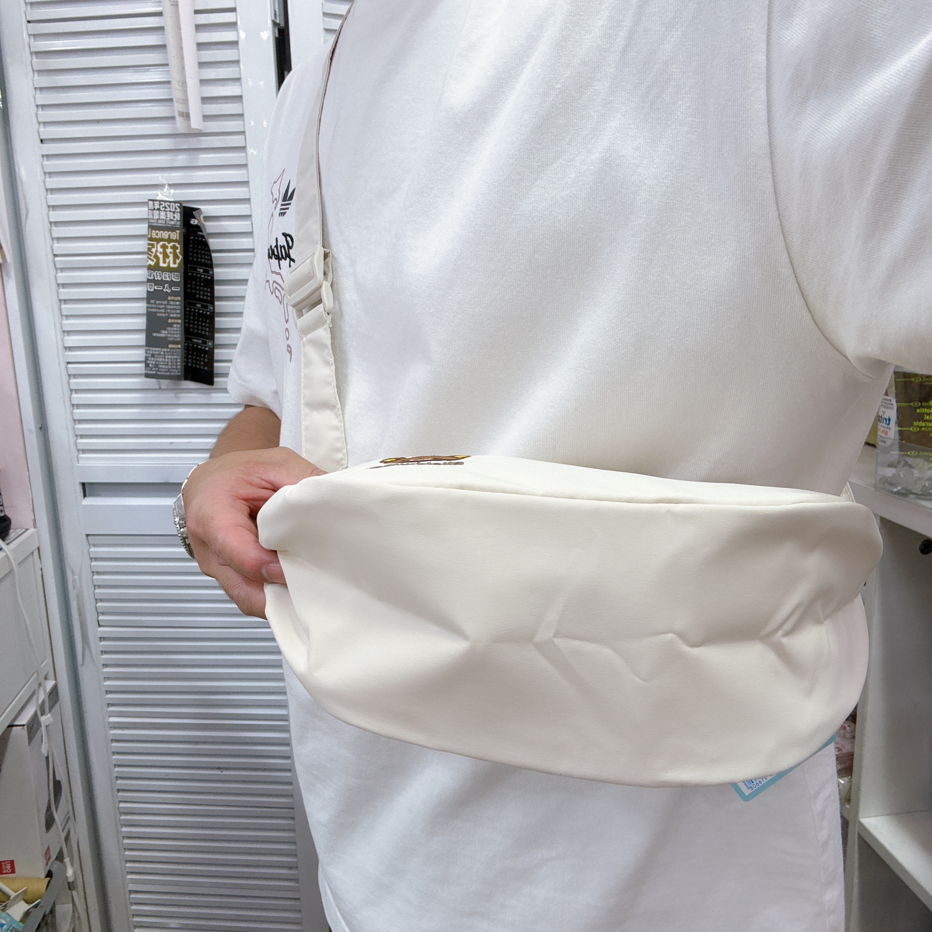 日本版鬆弛熊斜揹袋