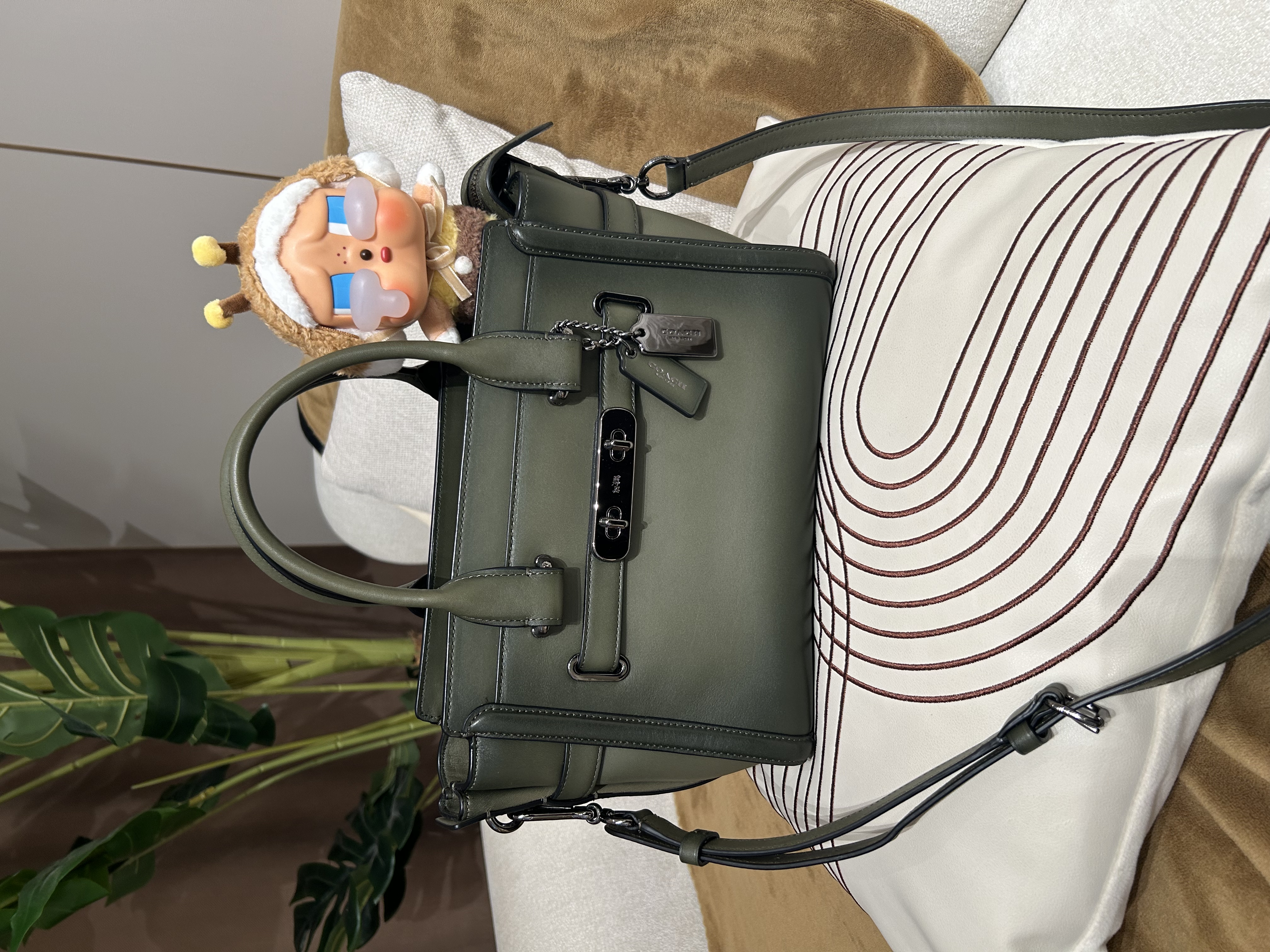 Coach swagger 27 leather calfskin 100%Authentic ,98%new✅dust bag