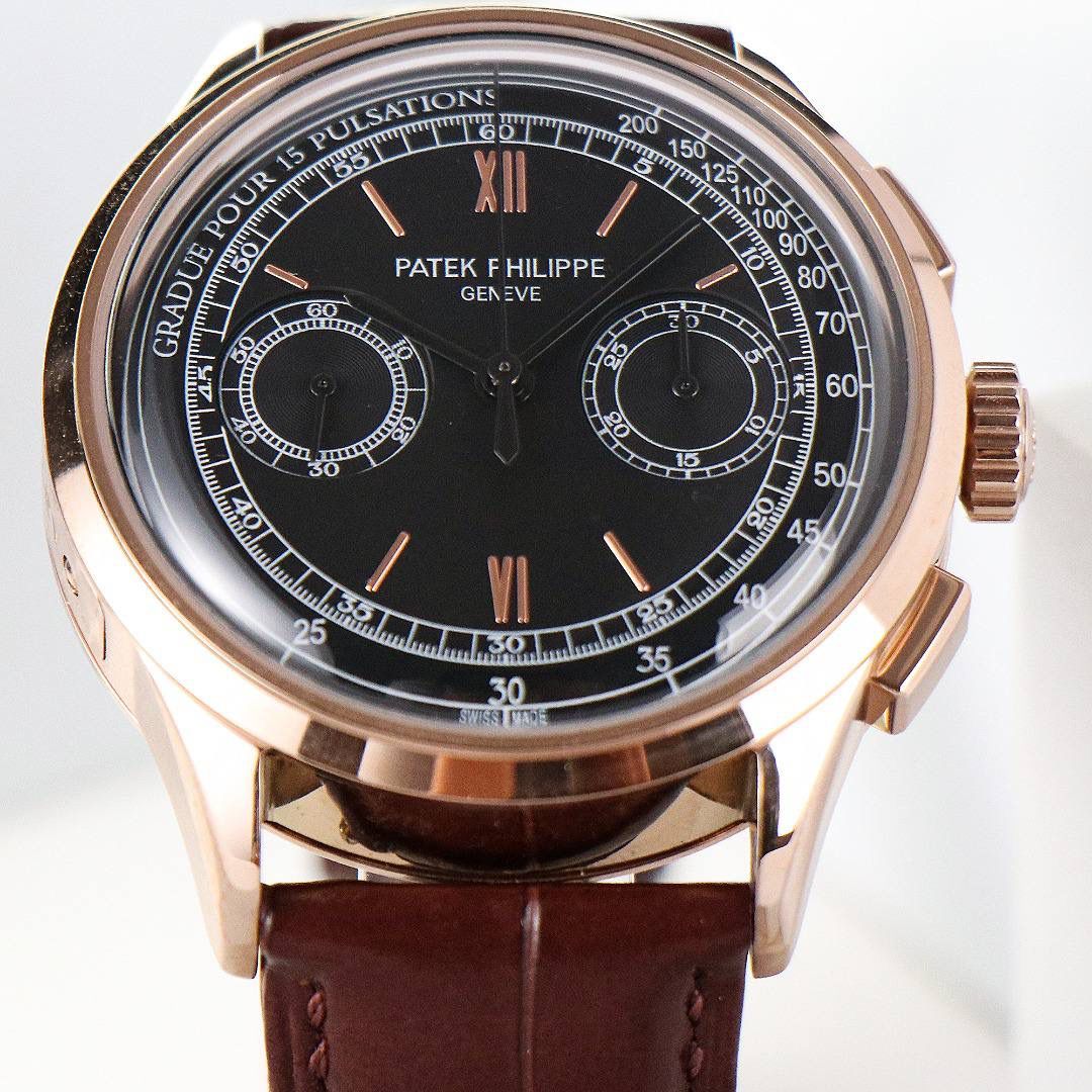 百达翡丽复杂功能时计5170G多功能腕表，堪称腕表精品当中的精品！😍✨🔥 腕表直径为42毫米，作为一款男士腕表，它的表盘大小适中。为我们奉上对称的美感，整个表盘的布局大方得体，包括了如此之多的功能的同时，又不会让人觉得繁杂。 机芯采用了7750机芯完美还原正品诸多功能，提供了强大的时间衡量功能。意大利牛皮表带，专属的灯笼扣，任何季节，任何场所，任何职业人均适合佩戴，让手腕佩戴得更舒适，让气质绽放。此款腕表具有30米防水功能，满足大众日常生活，休闲度假必备腕表。 百达翡丽5170G可以说是腕表中的精品，功能方面的巧妙构思，外观上的合理布局，以及优越的机芯性能，无一不体现出百达翡丽的独特设计，一件经典的艺术品，一件完美的收藏品。