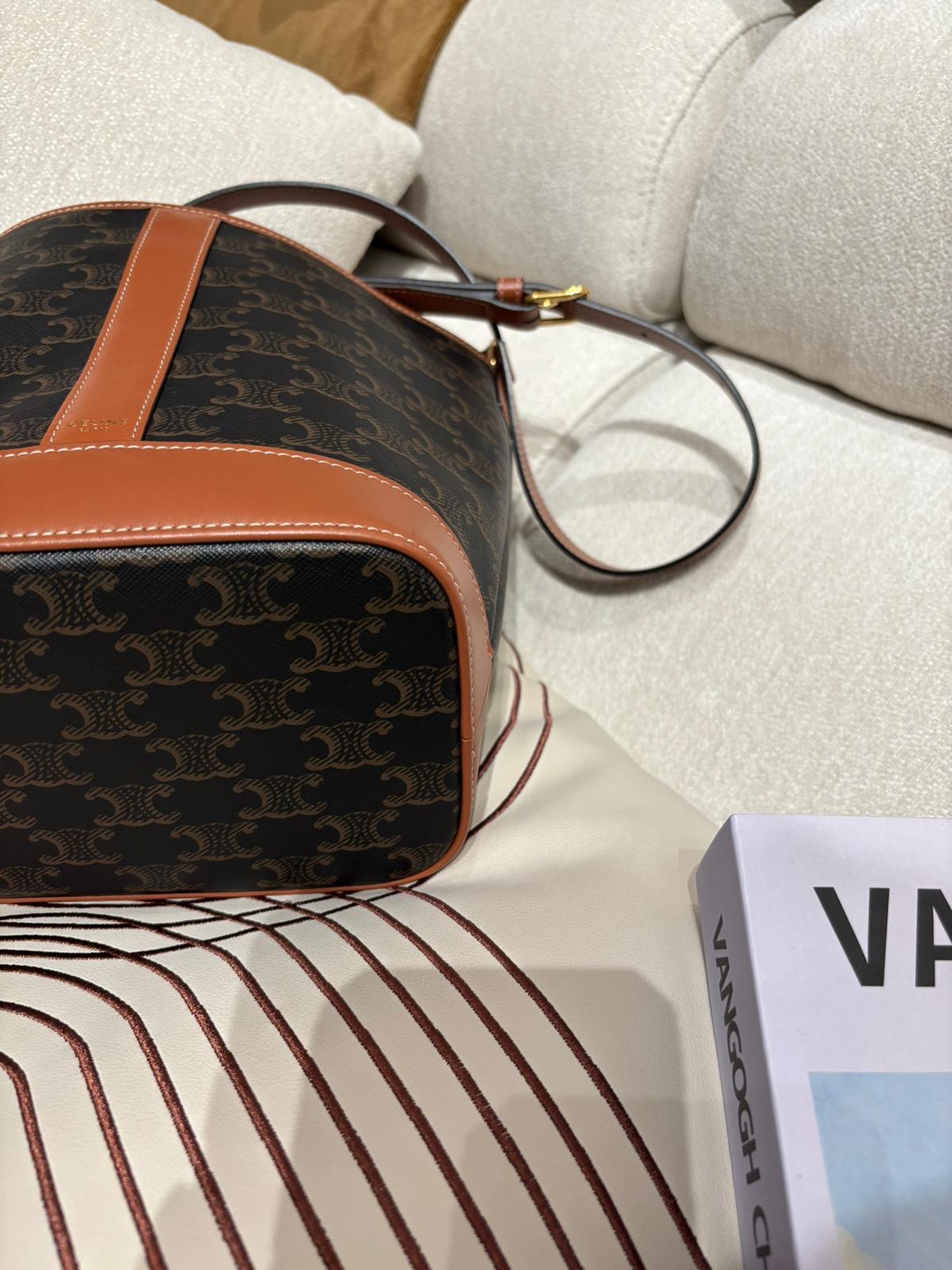 Celine small buckwt bag in triomphe 100%Authentic, 98%New ✅Dust bag