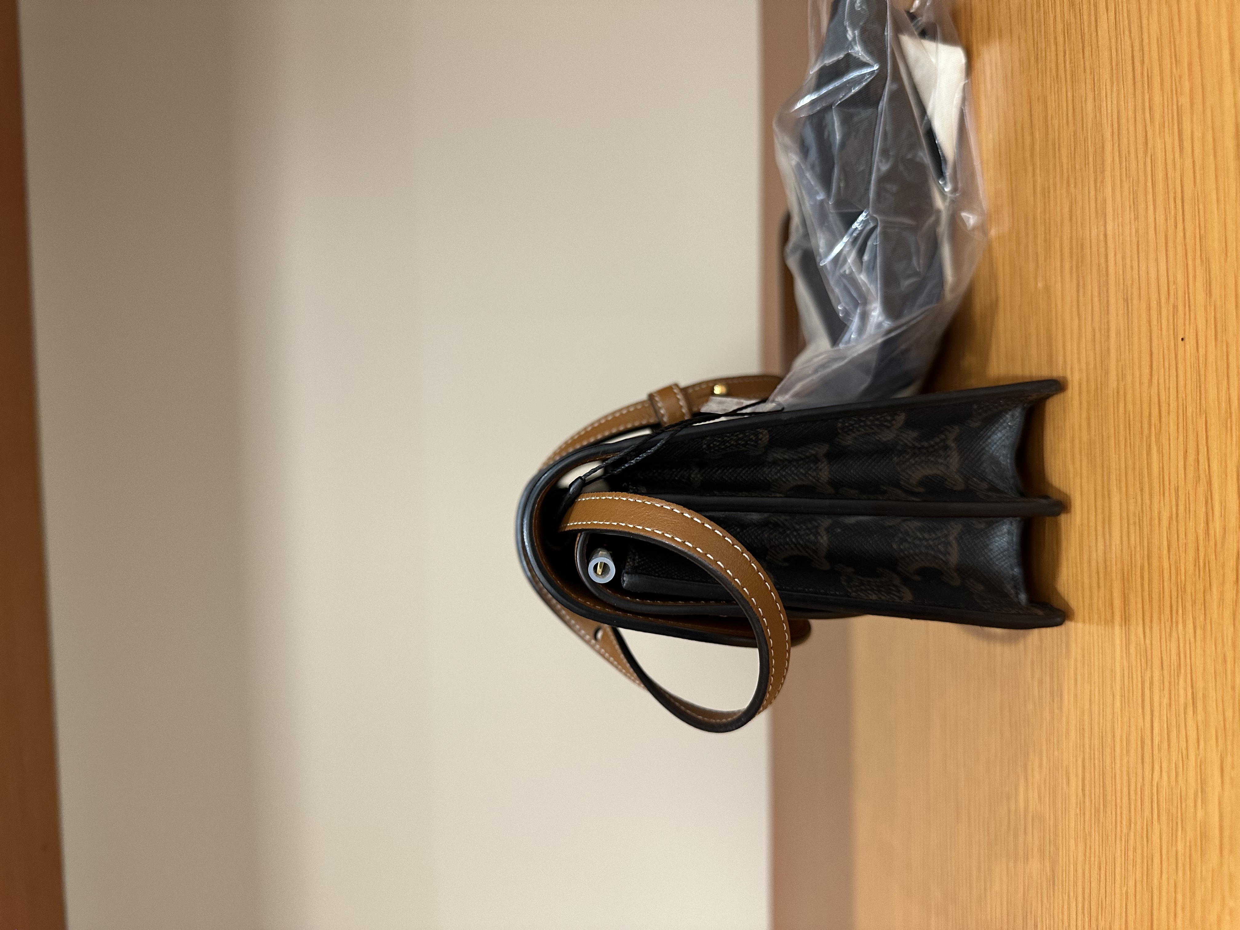 直播貨品 |  [1個-$100 2個-$300］ HH16