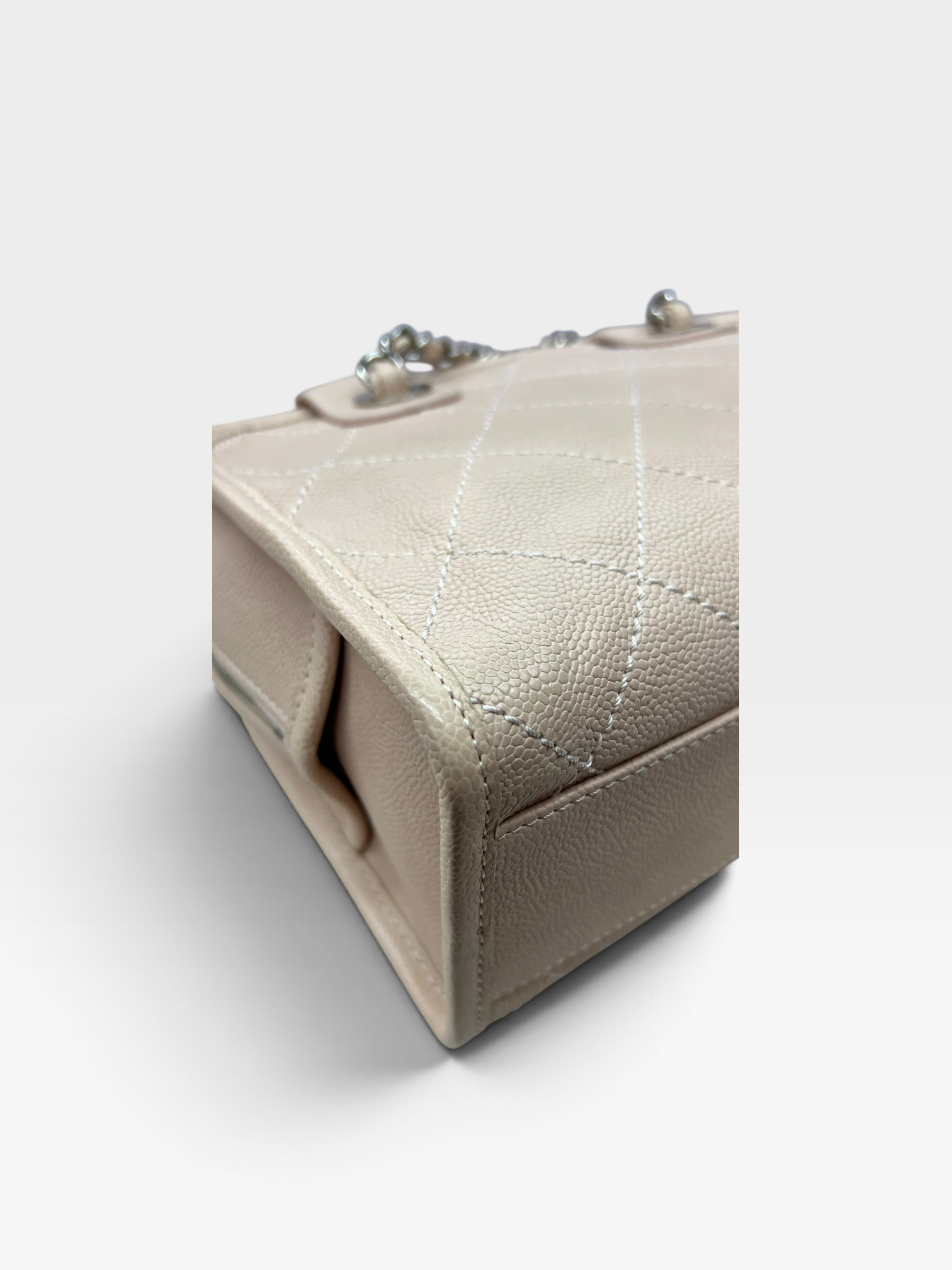 Pre-Owned CHANEL Deauville Handbag / Product Code: 092403