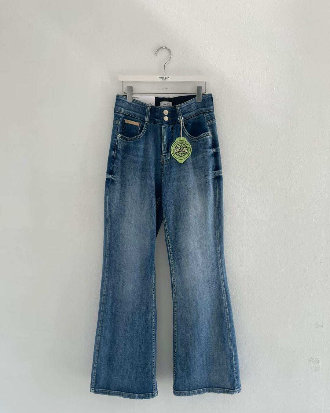 雙鈕小喇叭牛仔褲