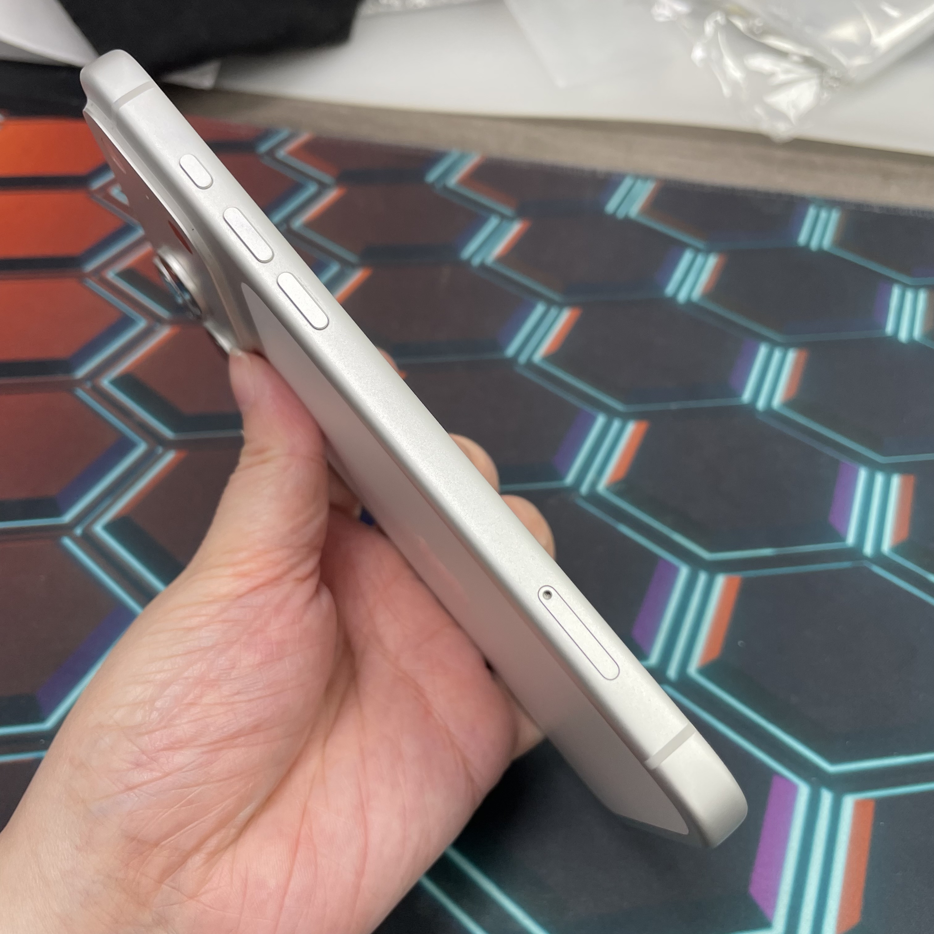 *8217 17 pro max 完美機 2TB 電96 銀色 sliver