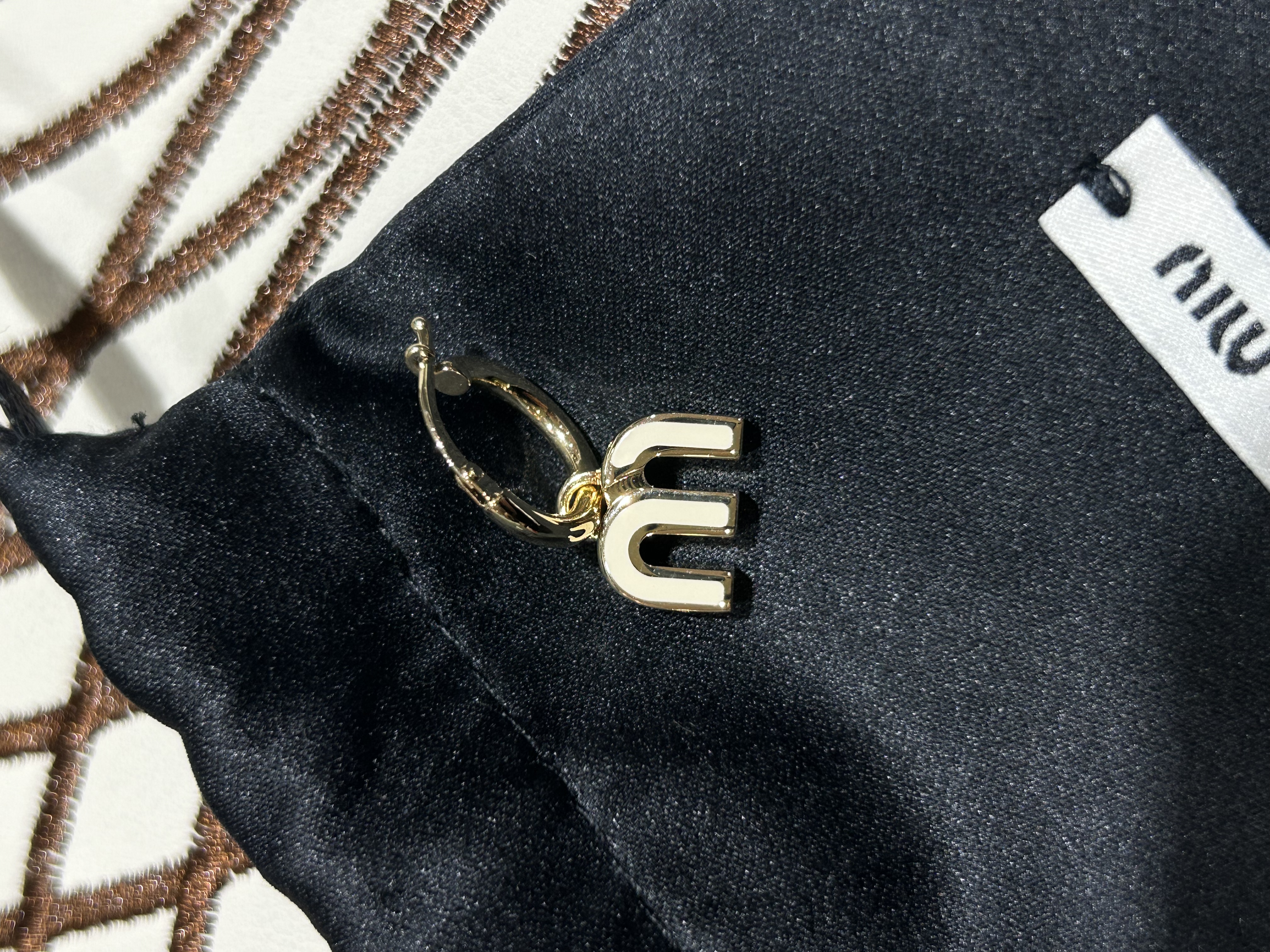 Miu Miu Earrings 100%Authentic,100%new. 全新一套三件 ☑️專門店收據☑️塵袋☑️盒📣專門店售價HKD$4100📣