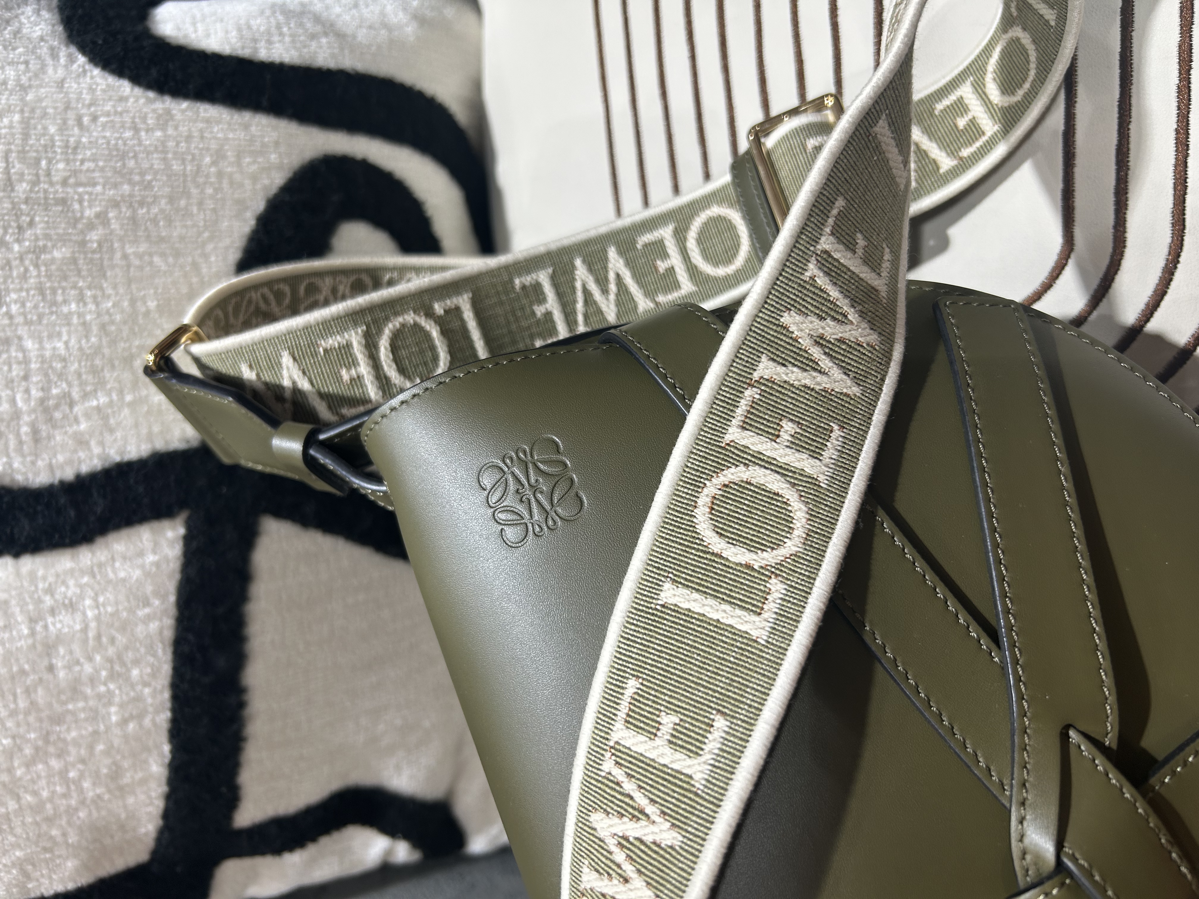 Loewe Gate small calfskin 100%Authentic, 98%New ☑️Dust bag