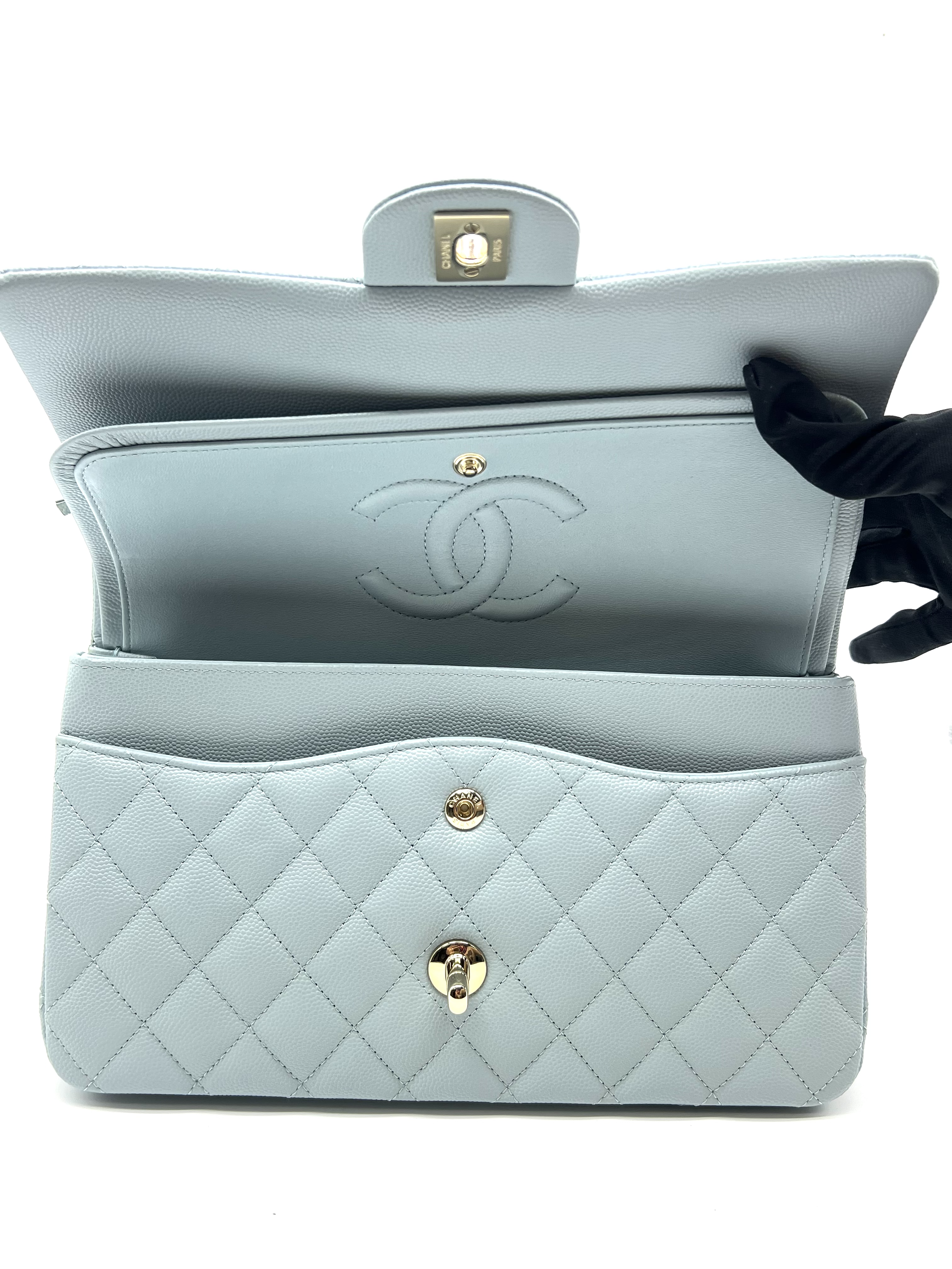 Chanel Small Classic Flap Handbag / Product Code: 26031707