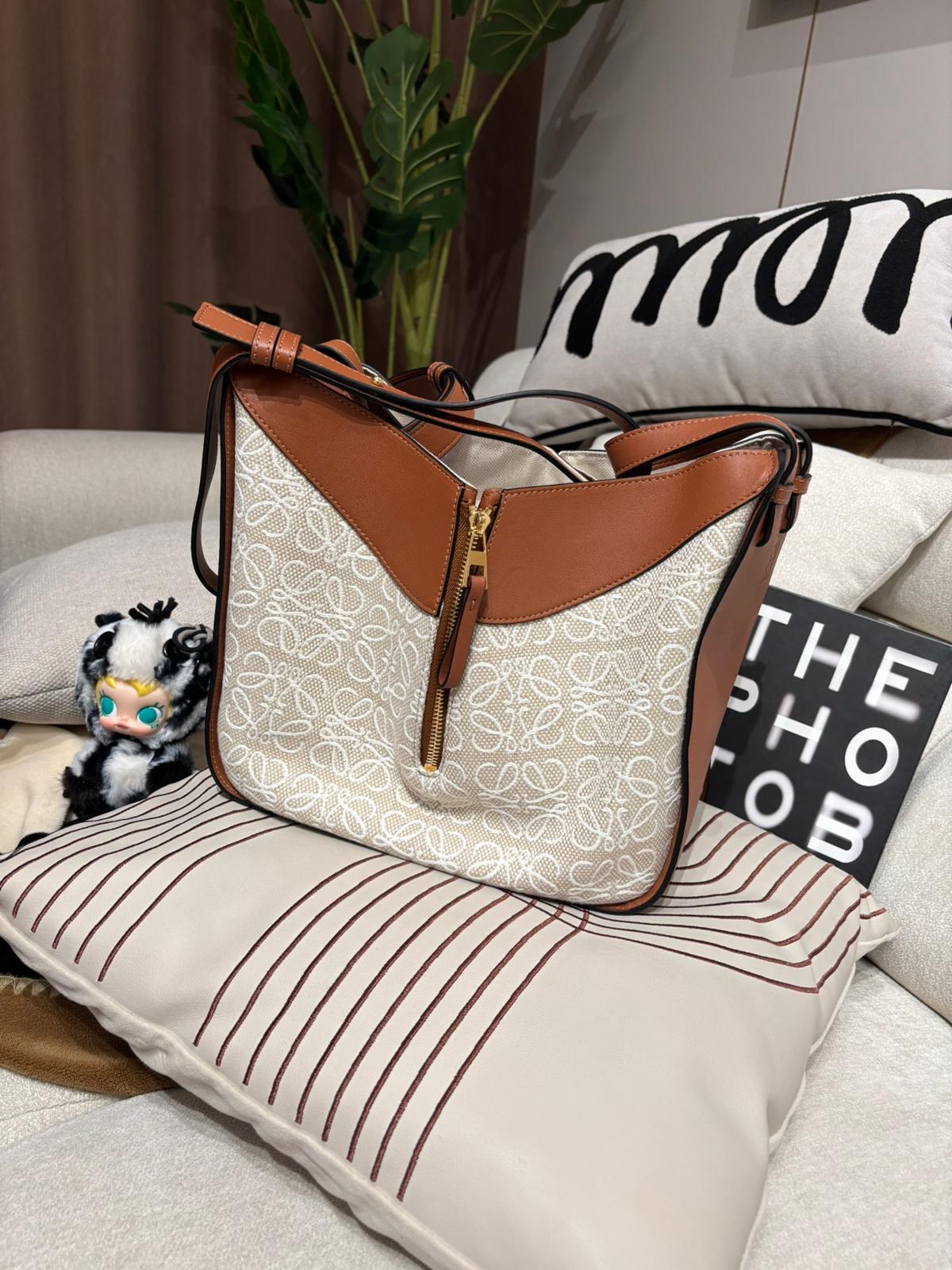 Loewe hammock Shoulder bag Small 100%Authentic, 98%New ✅Dust bag