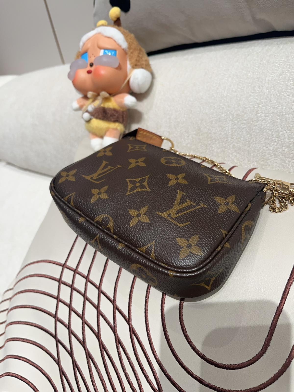 Lv mini pochette Monogram ,100%Authentic,98%New✅box