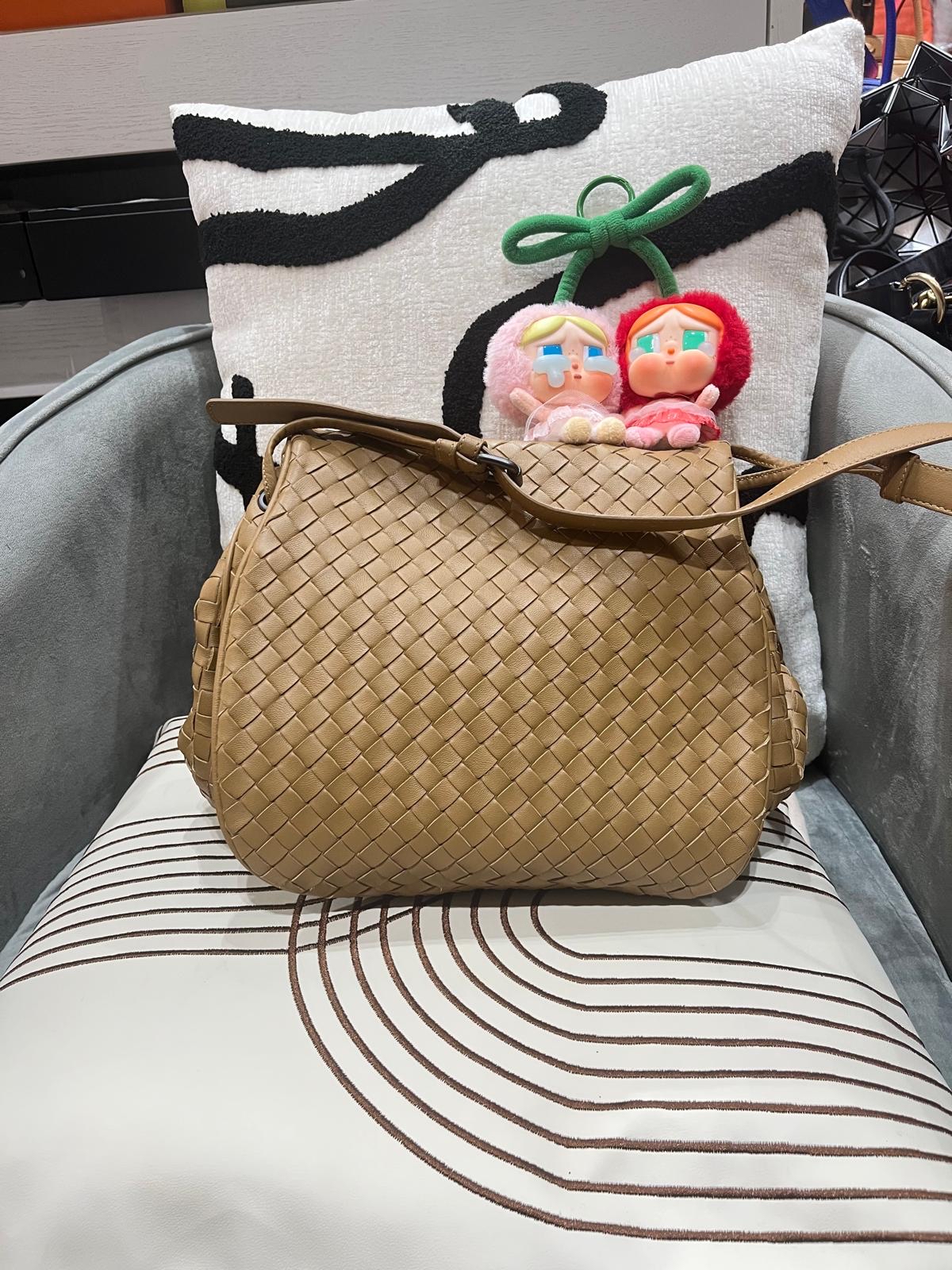 Bottega Veneta BV Crossbody Bag 100%Authentic, 98%New ✅Dust bag