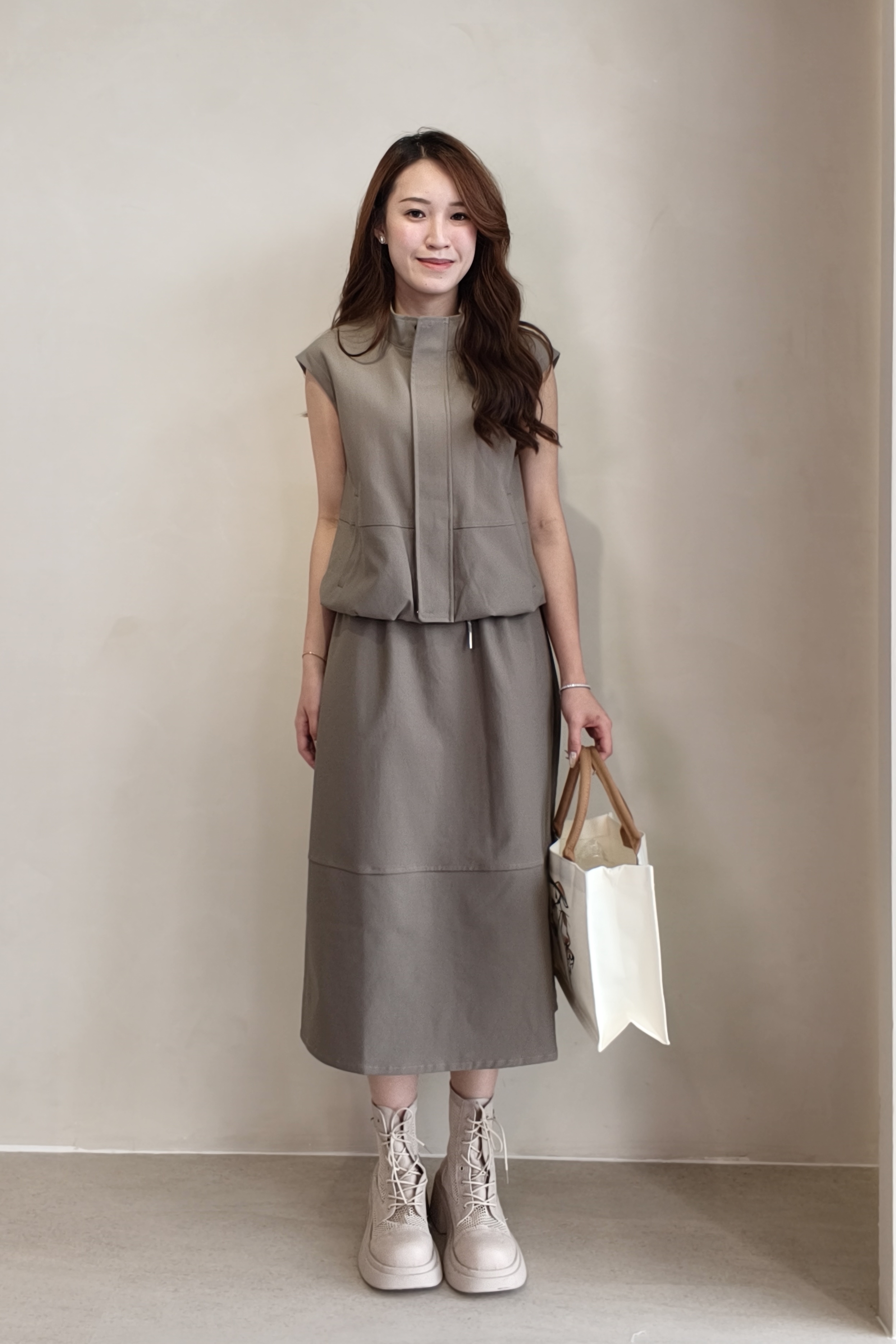 915845 Luna Drape High Neck Sleeveless Top