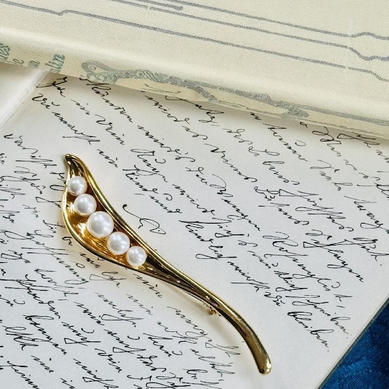 Vintage Elegant Simulated Pearl 3-Dimensional Calla Lily Brooch (MT2018-15)