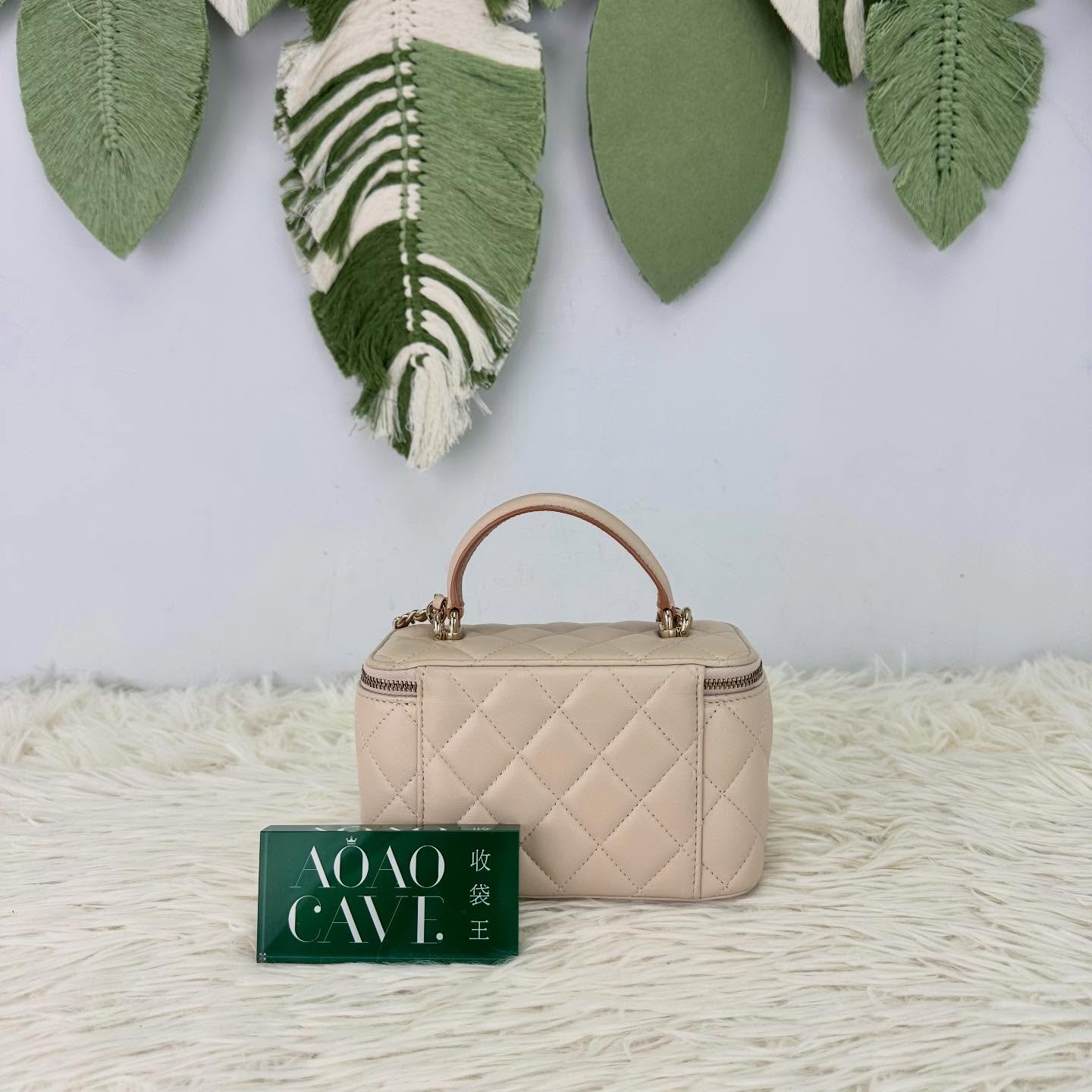 CHANEL 🤍PRE OWNED 23p Handle 杏色拼奶茶色金扣羊皮長盒子 晶片款 🤎