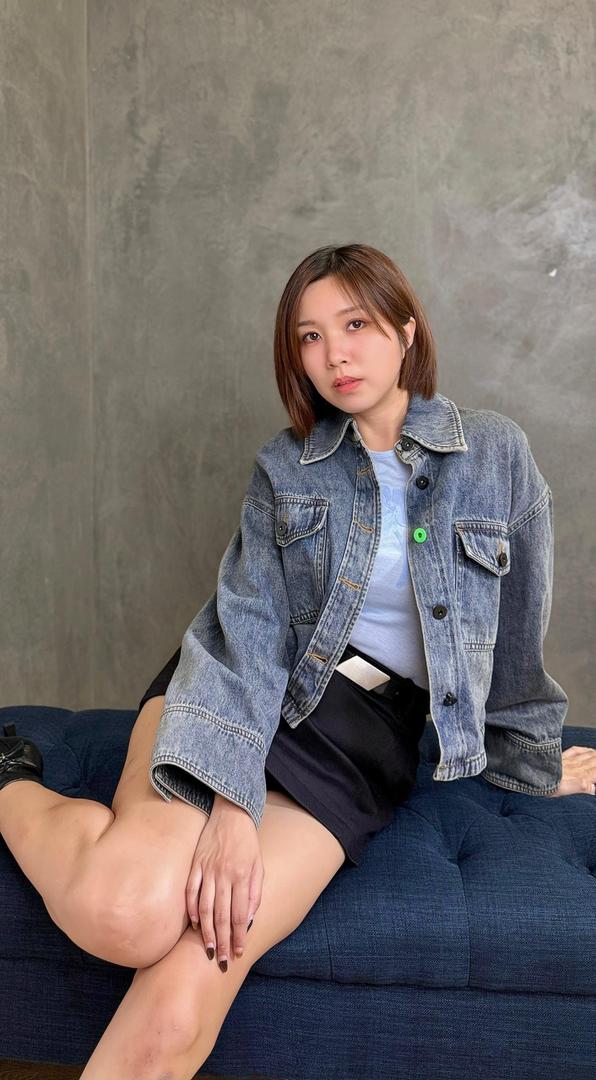 彩色钮扣牛仔外套 T0162