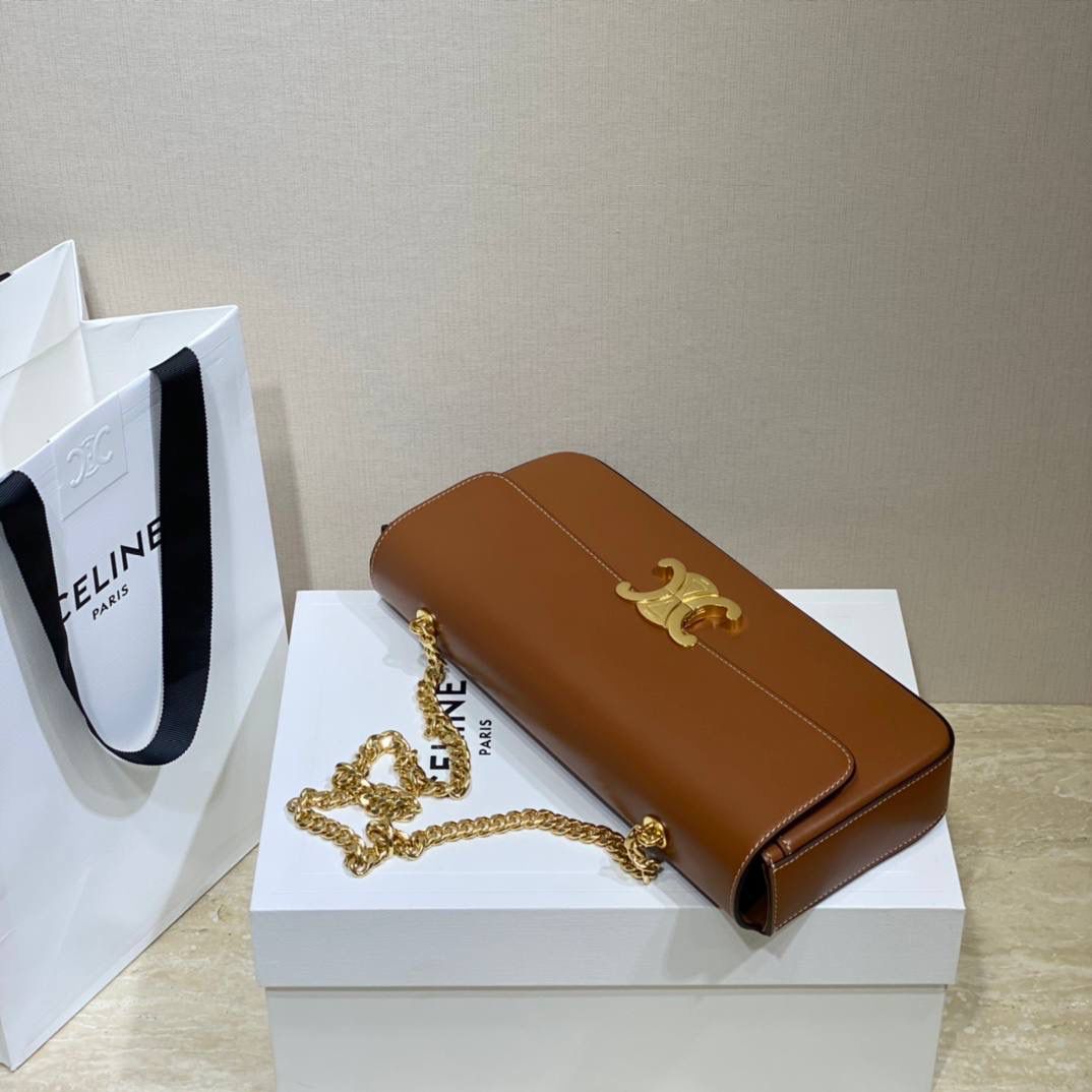 🔥大货实拍图 𝗖𝗘𝗟𝗜𝗡𝗘 ♥ 亮泽牛皮革链条包 型号：197413 尺寸：33*13*5cm