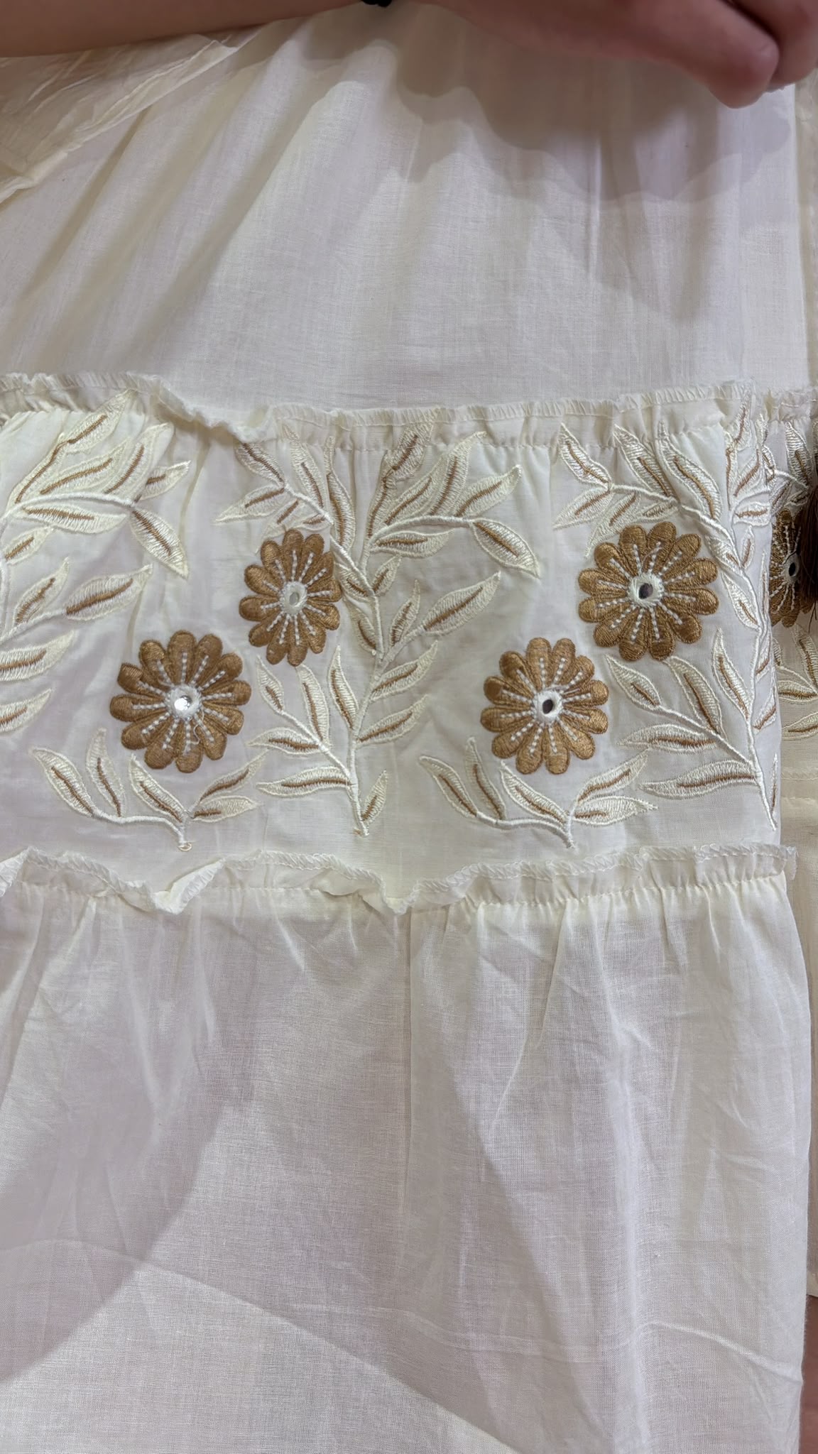 2884 Beige with Flower Emb Sleeve short OP