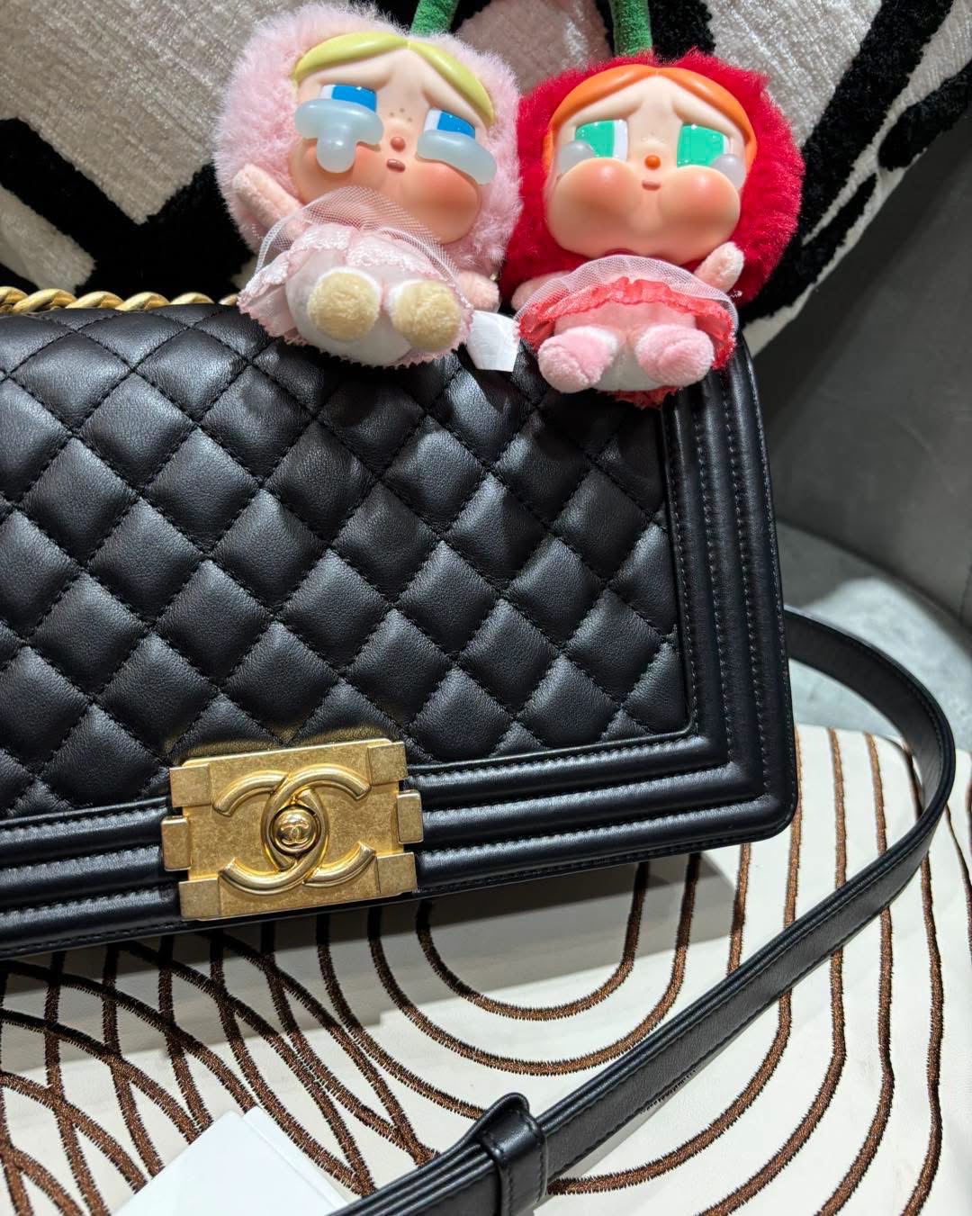 Chanel Boy Chanel 25cm A67086 100%Authentic, 95%New ✅專門店收據✅31Card✅Dust bag