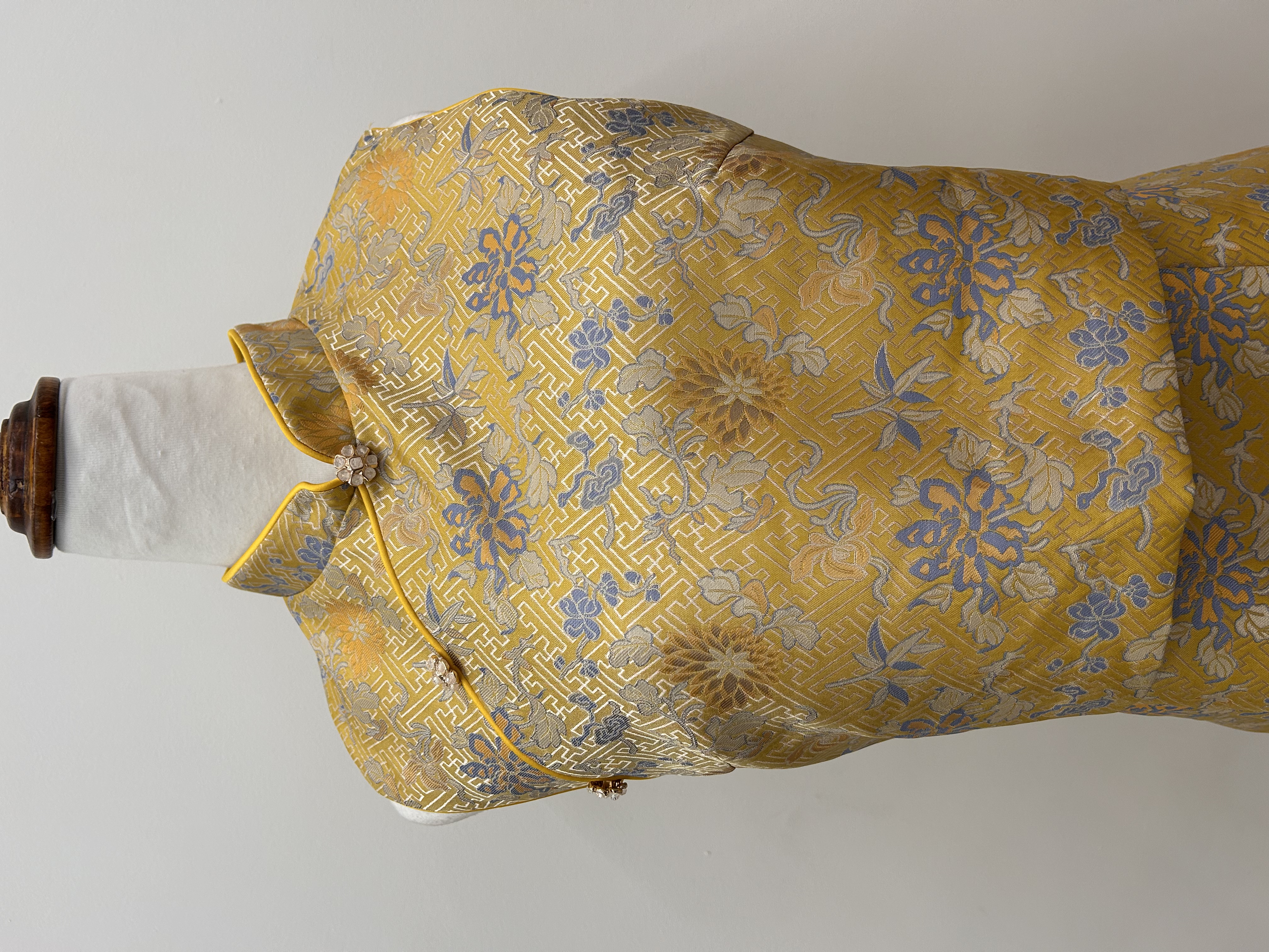 569.WB Retro Floral Sleeveless Qipao