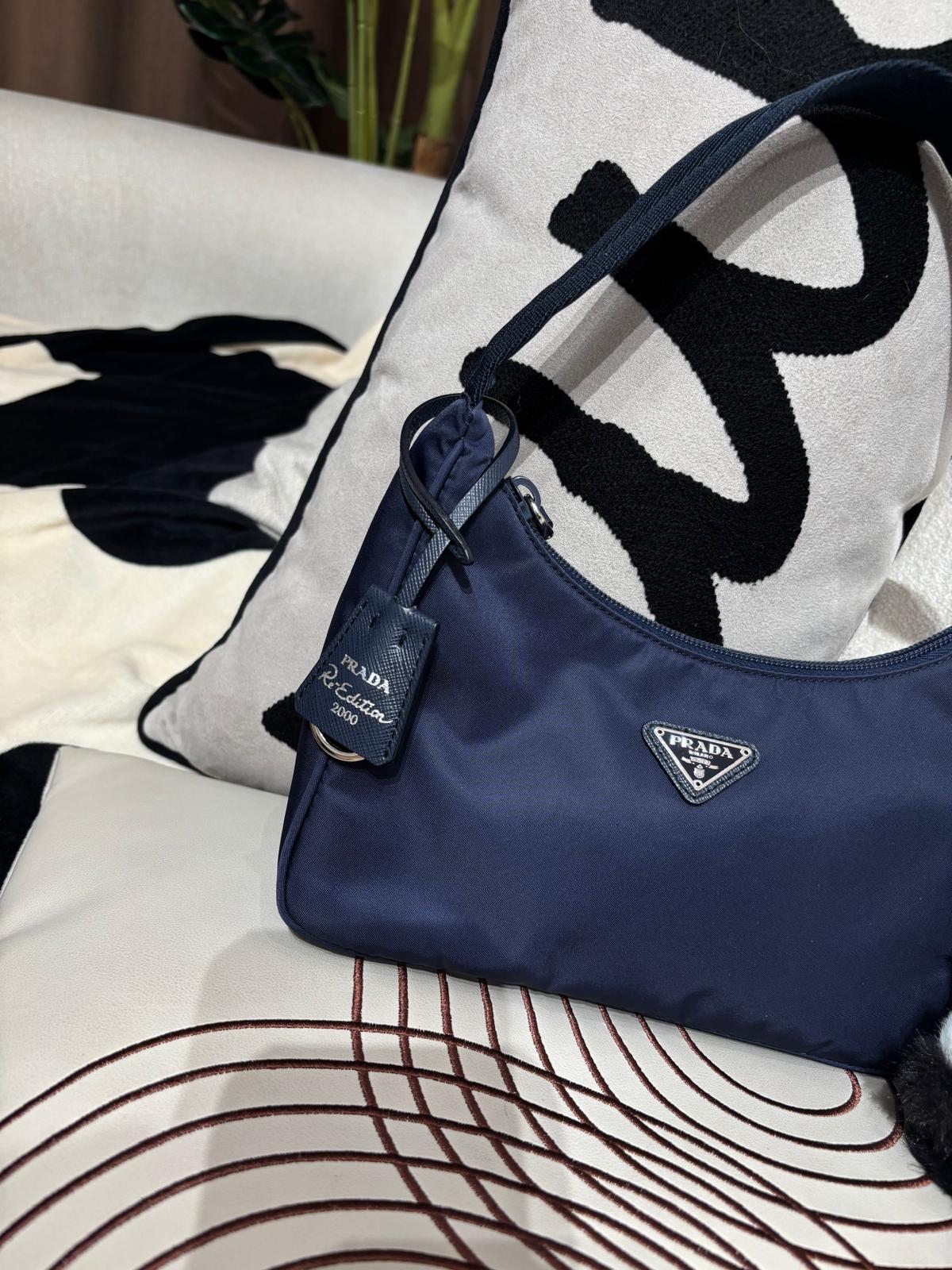 Prada re-edition 2000 re-Nylon Hobo Bag Navy 100%Authentic, 95%New