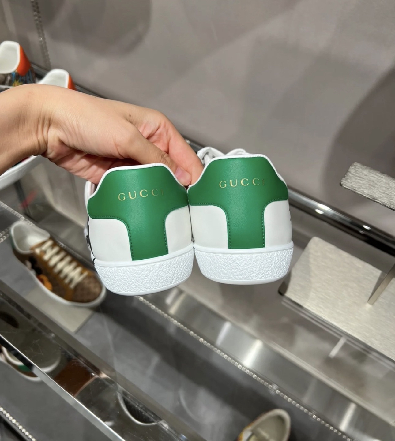 Gucci 貓造型圖案白色皮革運動鞋