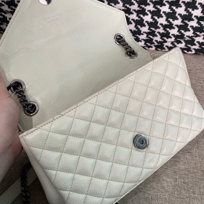 【預訂貨品】YSL白色郵差包 