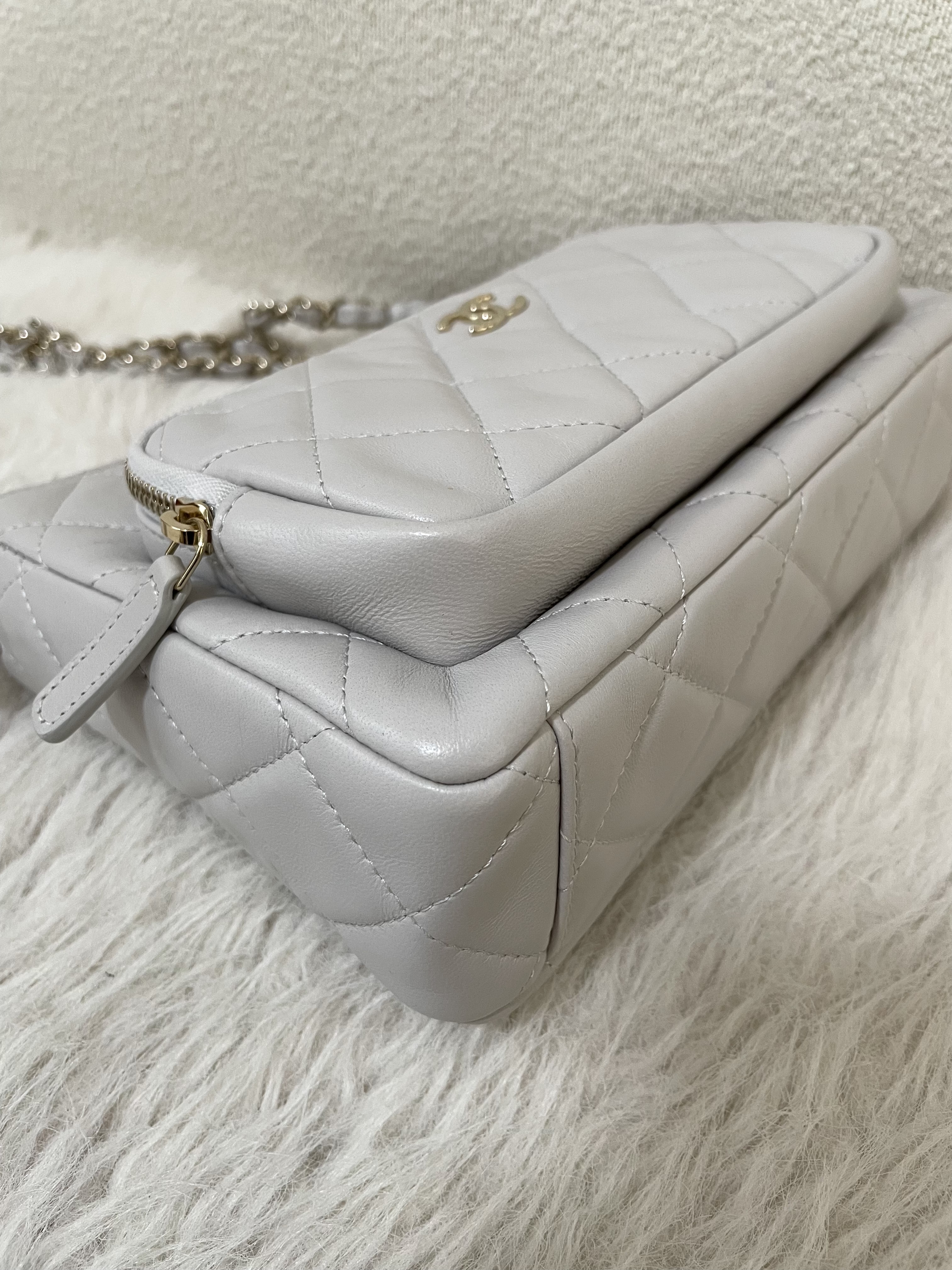 Pre-owned Chanel camera bag/ Product Code: 26031007