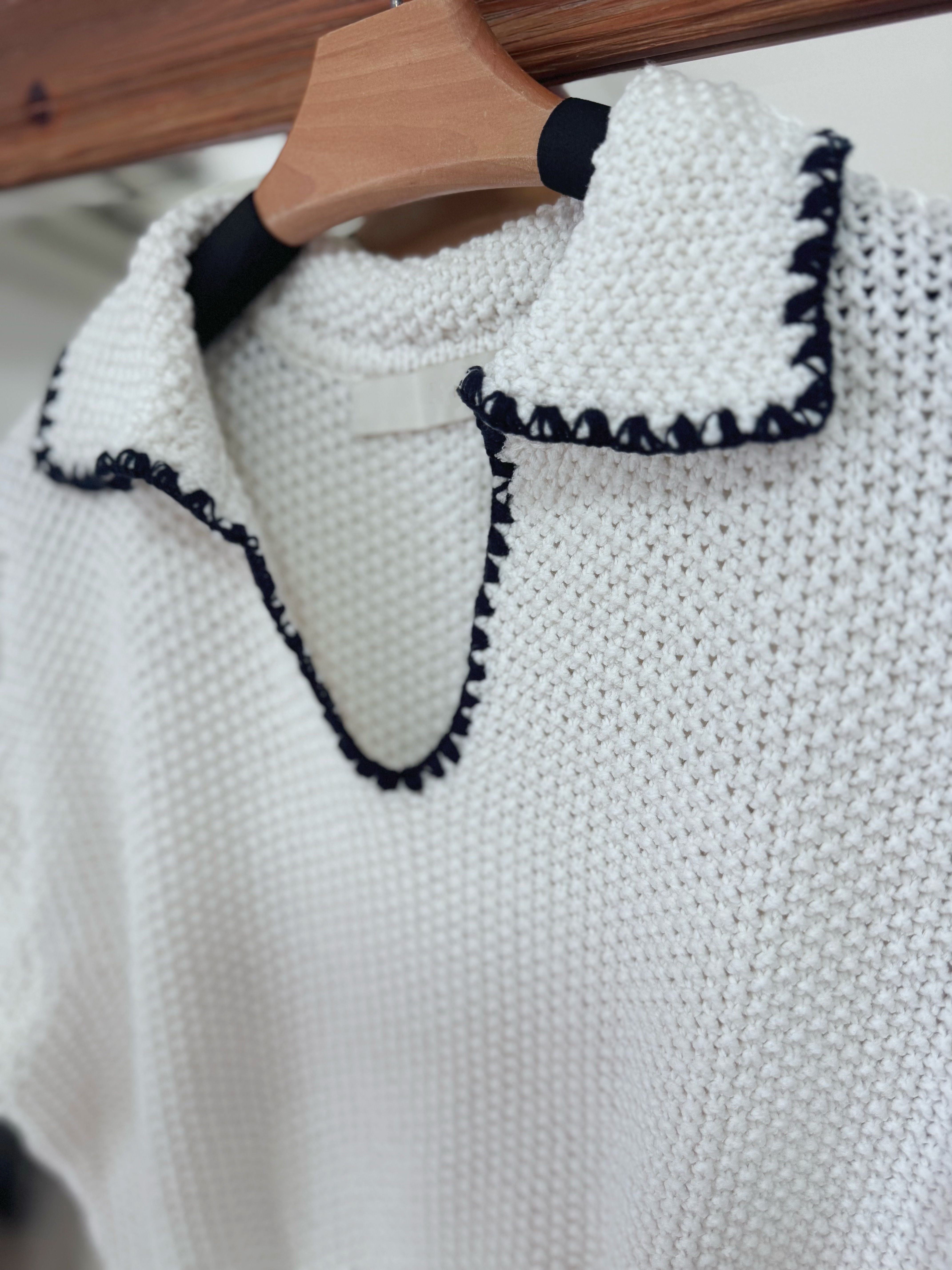 Embroidered collar knitted top (Ivory)