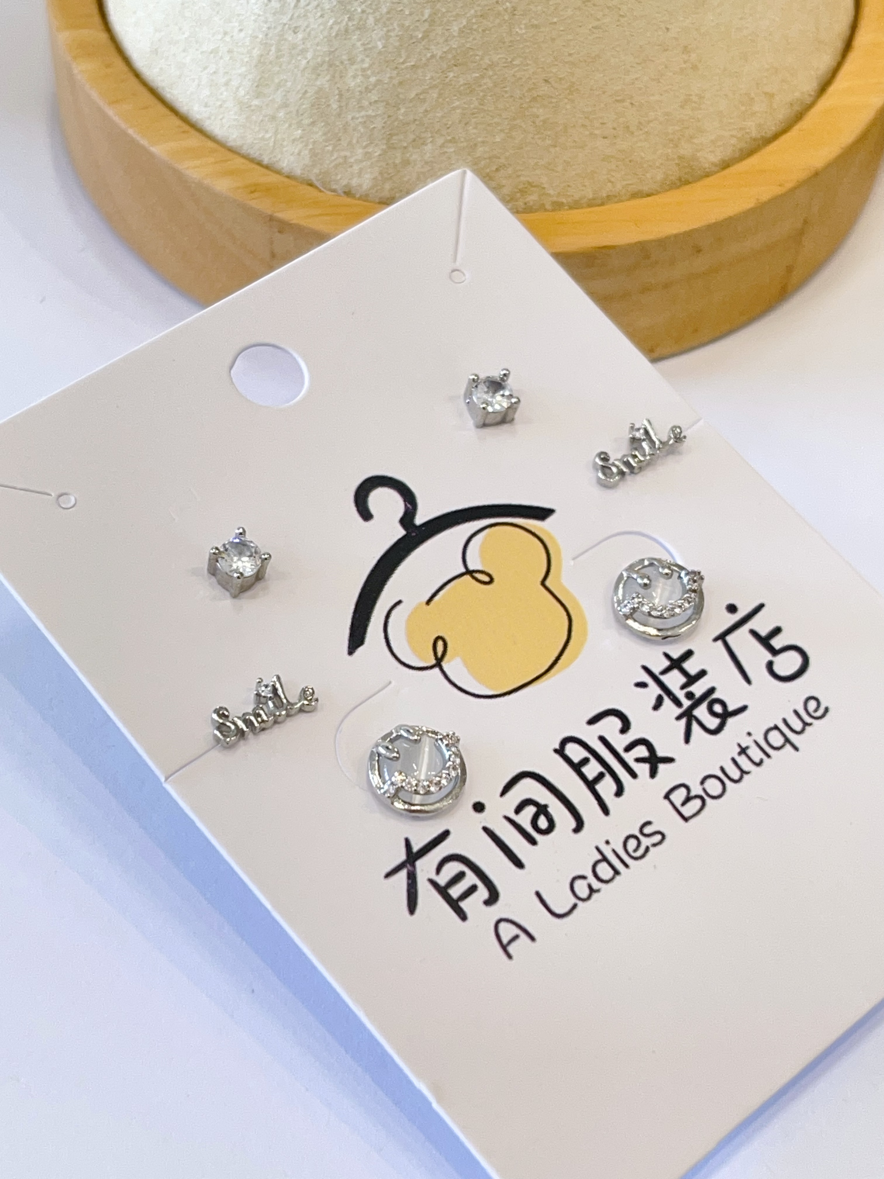 笑脸Smile字母耳环套装